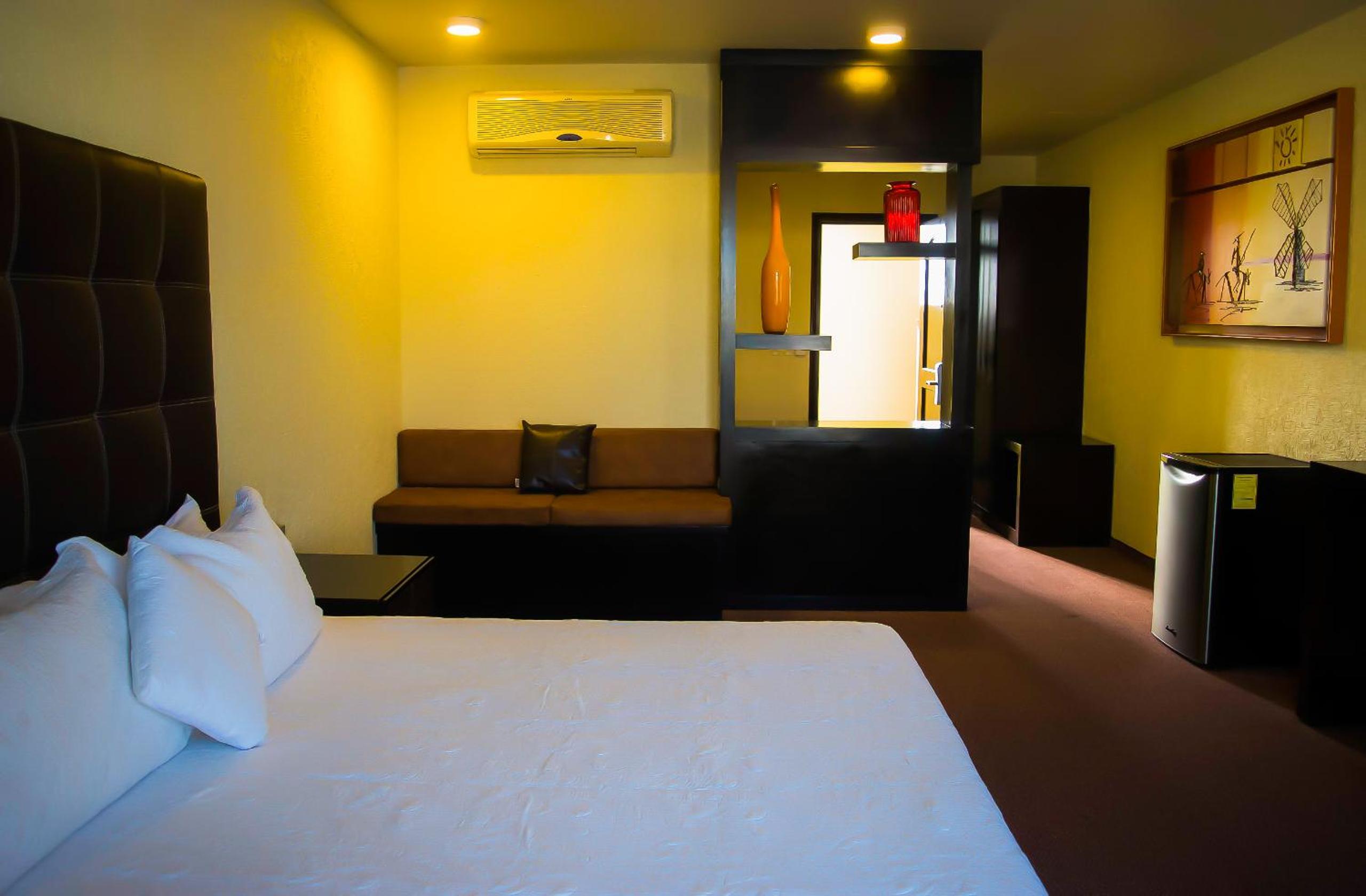 Suite - Photo 2