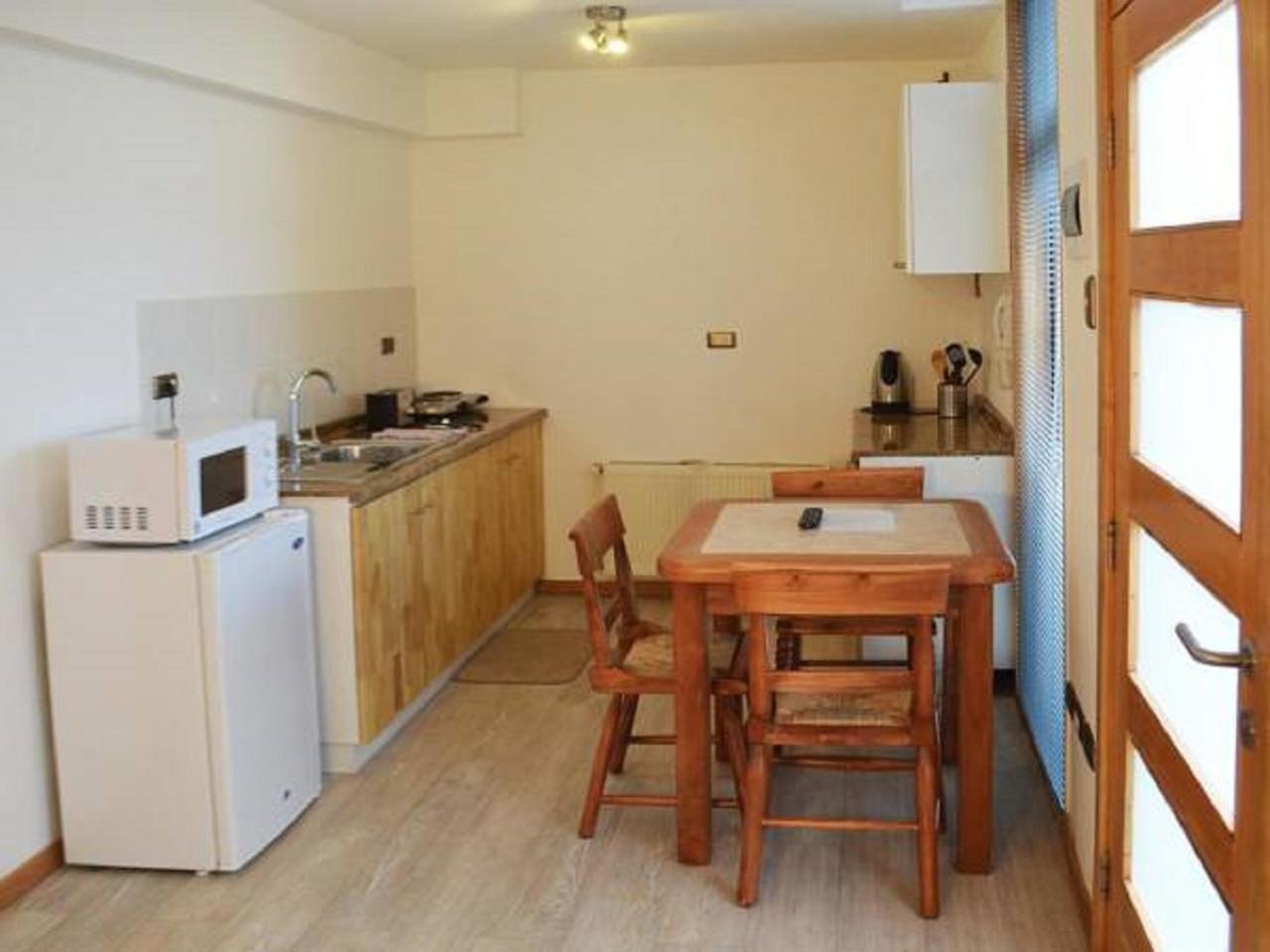 Two-Bedroom Apartment (2-3 Adults) photo 3