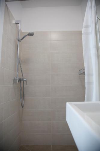 Deluxe Double Room with Shower photo 2