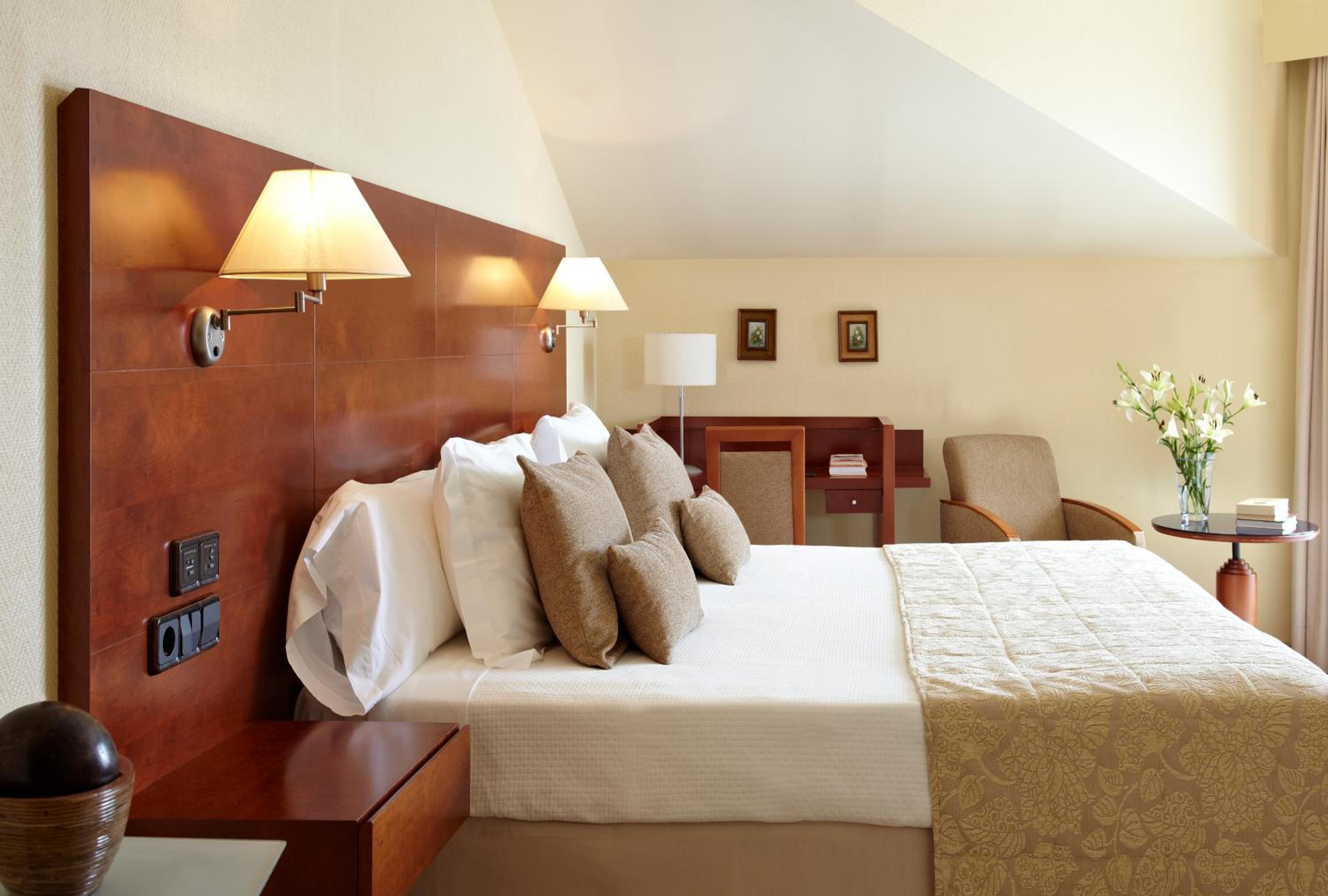 Twin Room with Extra Bed (3 Adults) photo 2