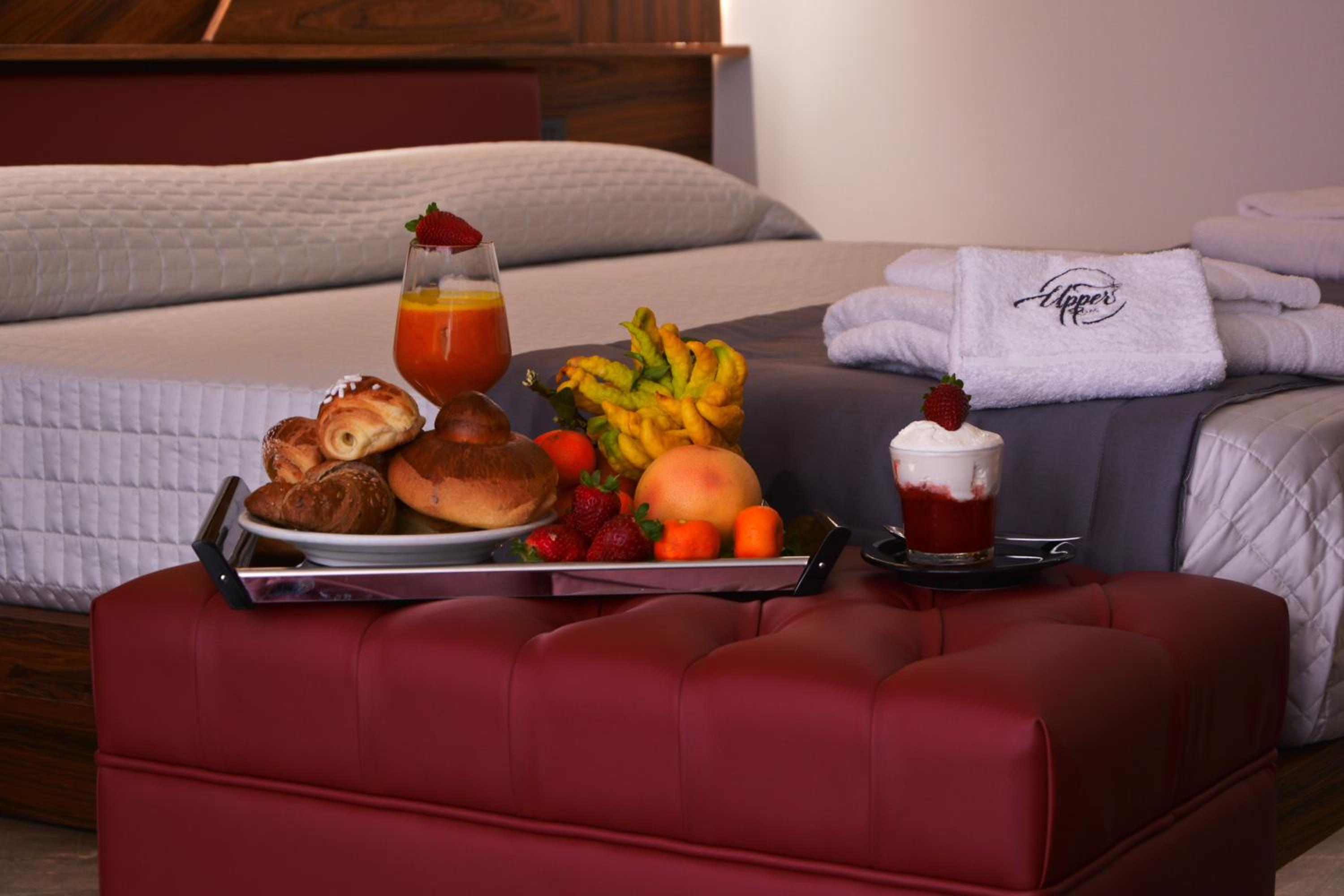 Deluxe Suite with Sea View - Photo 6