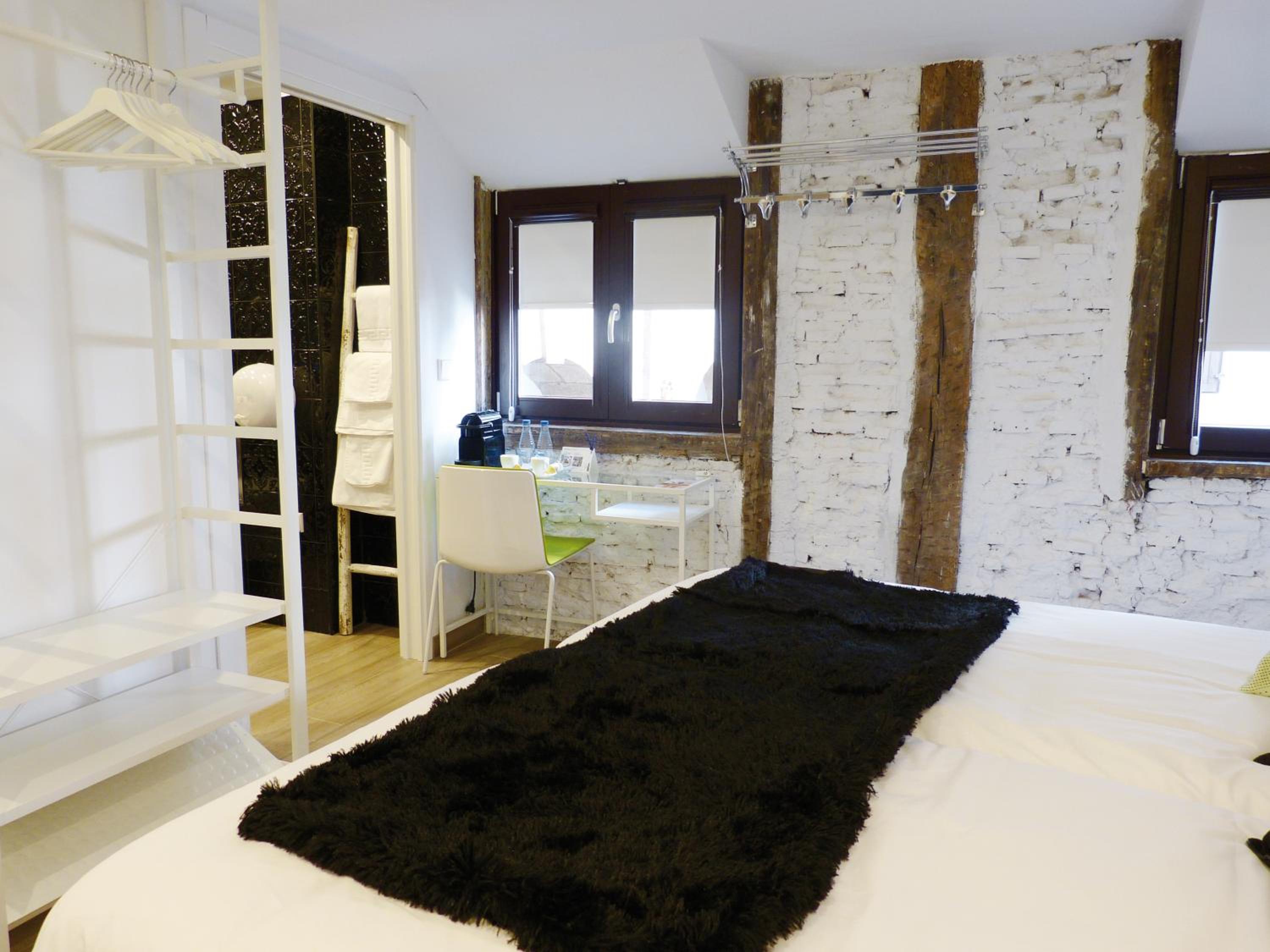 Twin Room - Disability Access - Photo 4