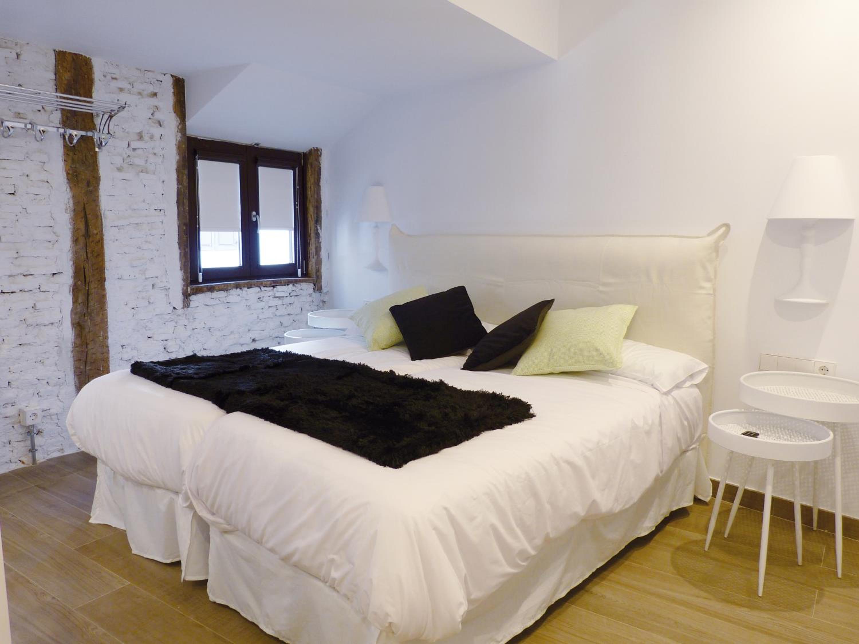 Twin Room - Disability Access - Photo 3