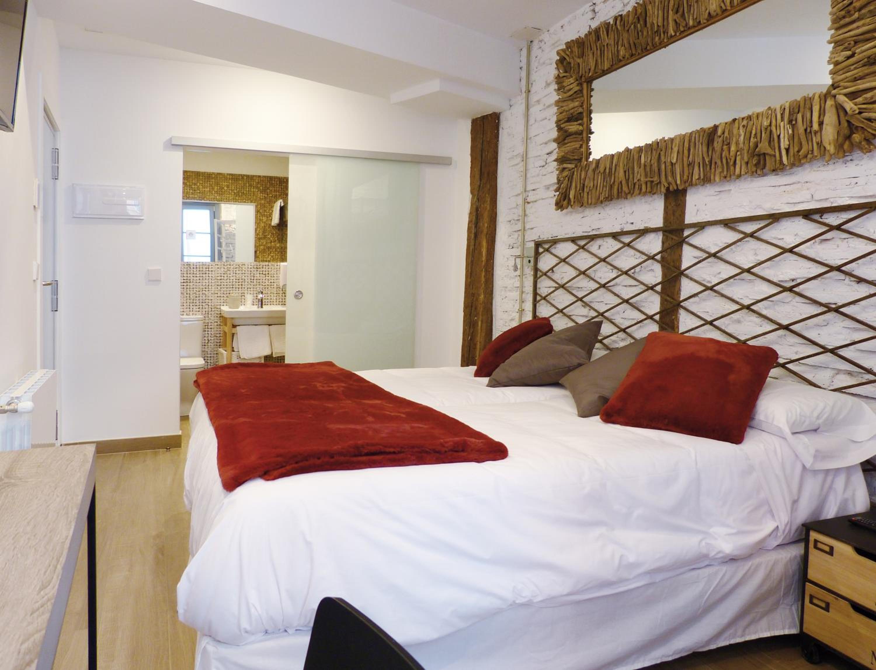 Deluxe Twin Room - Photo 2