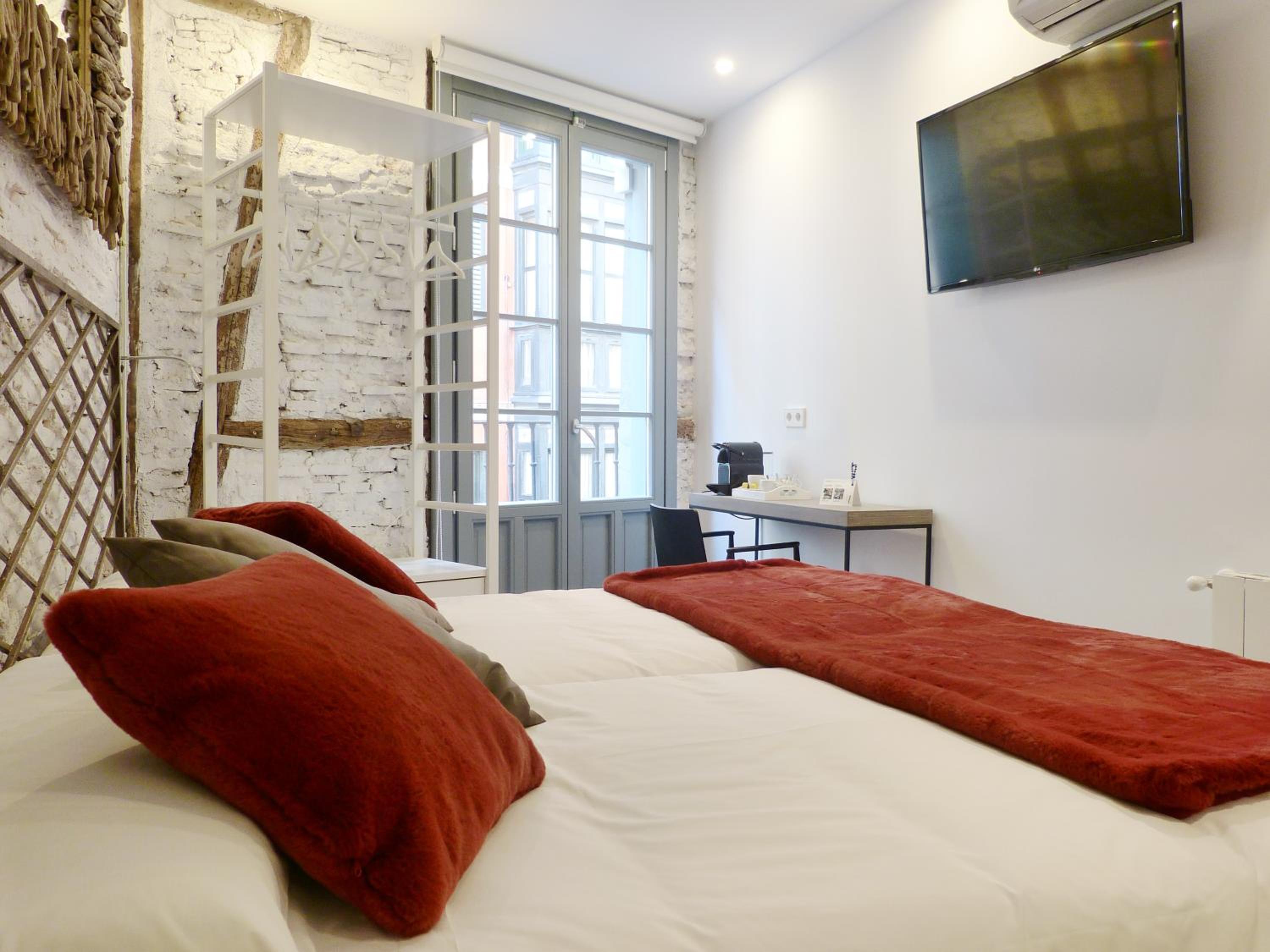 Deluxe Twin Room - Photo 3