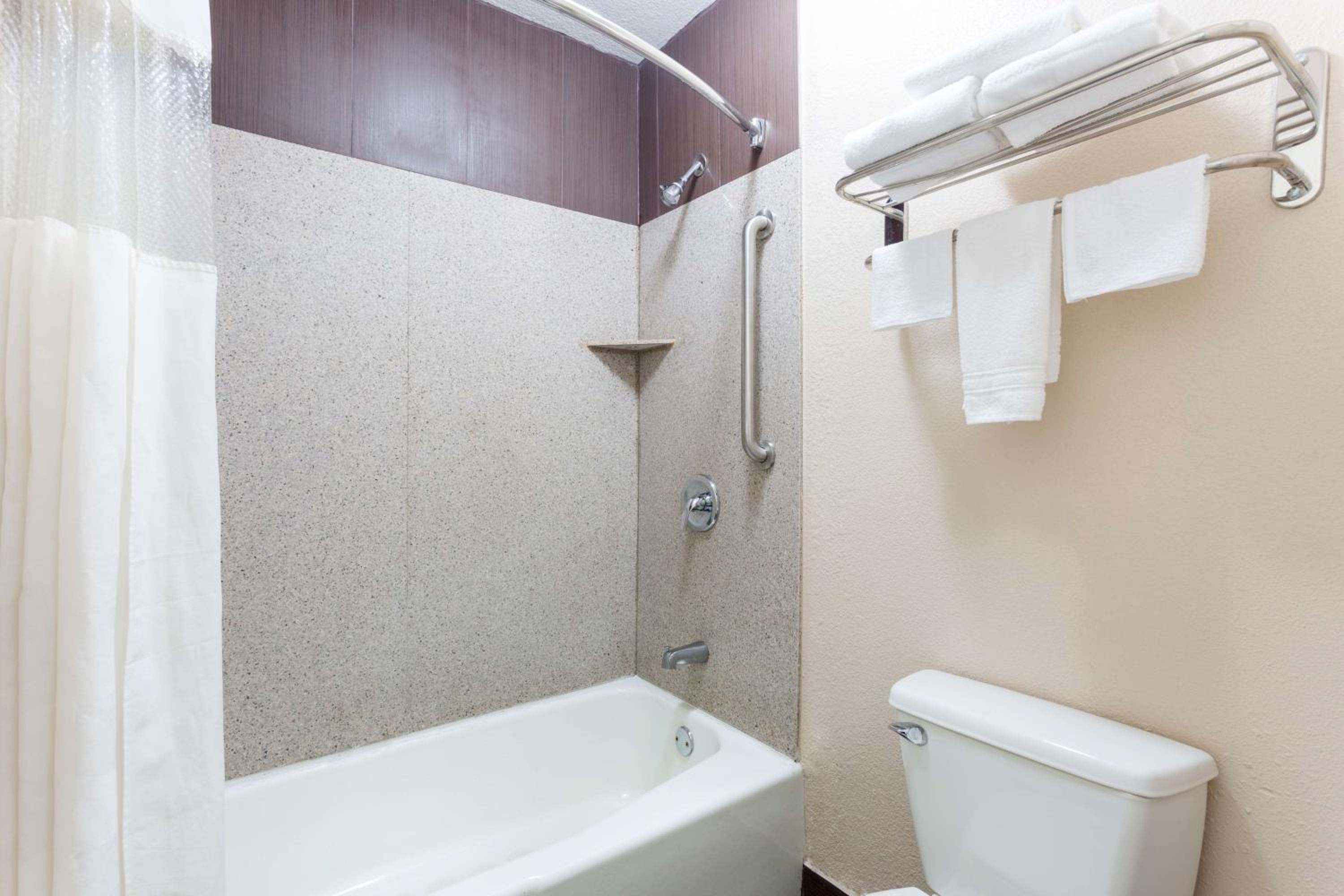 Double Room with Two Double Beds - Non-Smoking - Photo 6