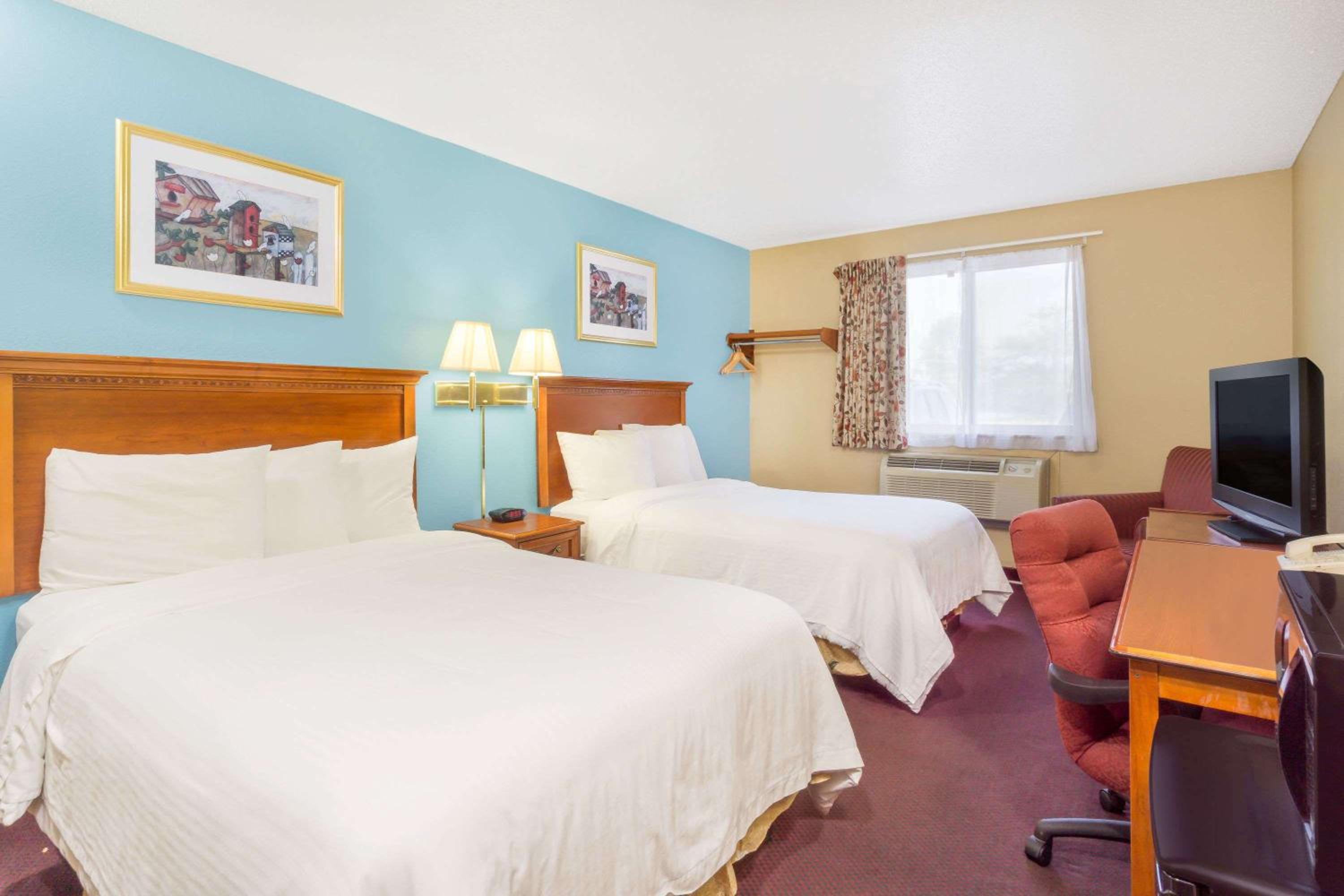 Two Double Bed Room - Non-Smoking - Photo 1