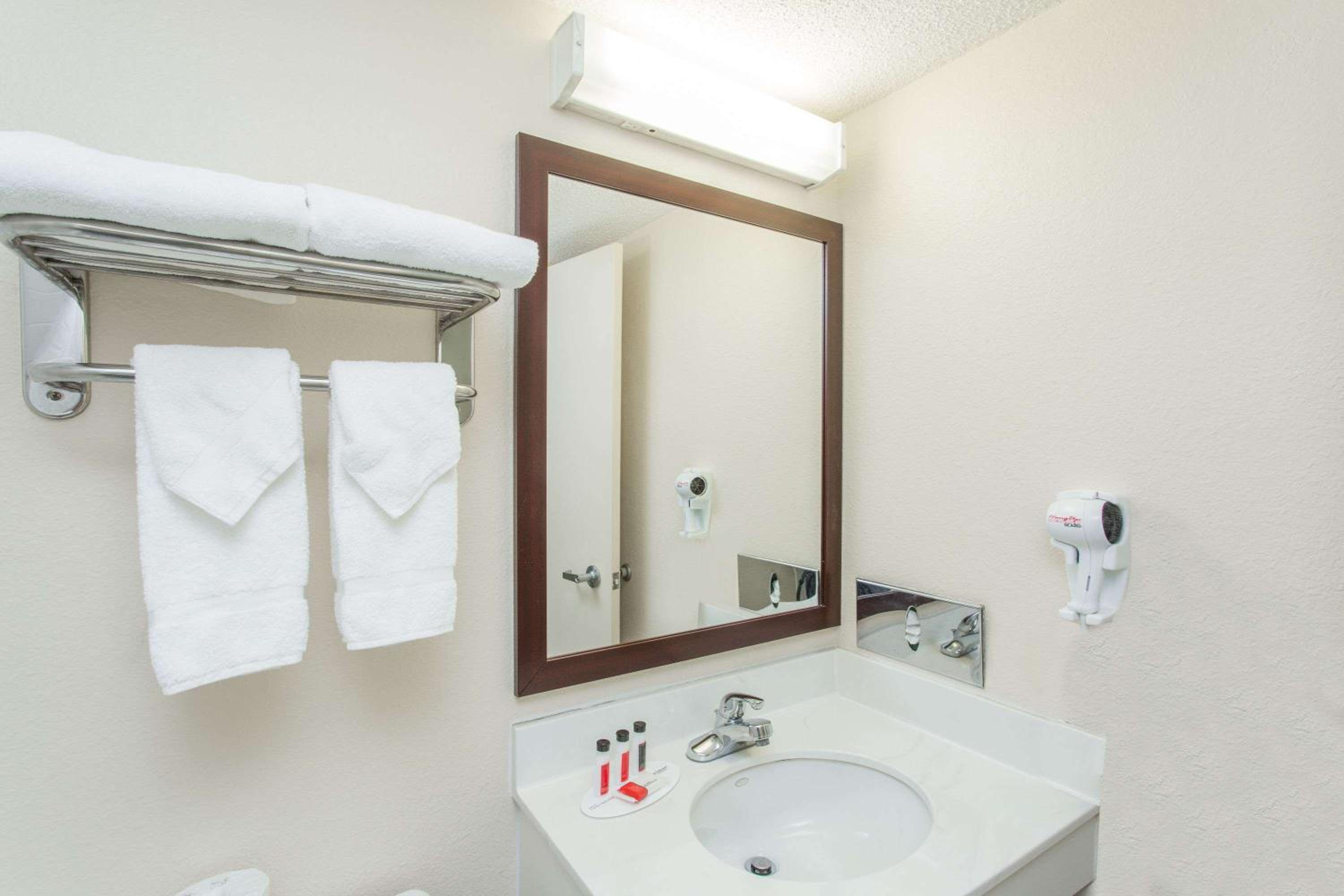 King Room - Non-Smoking photo 3