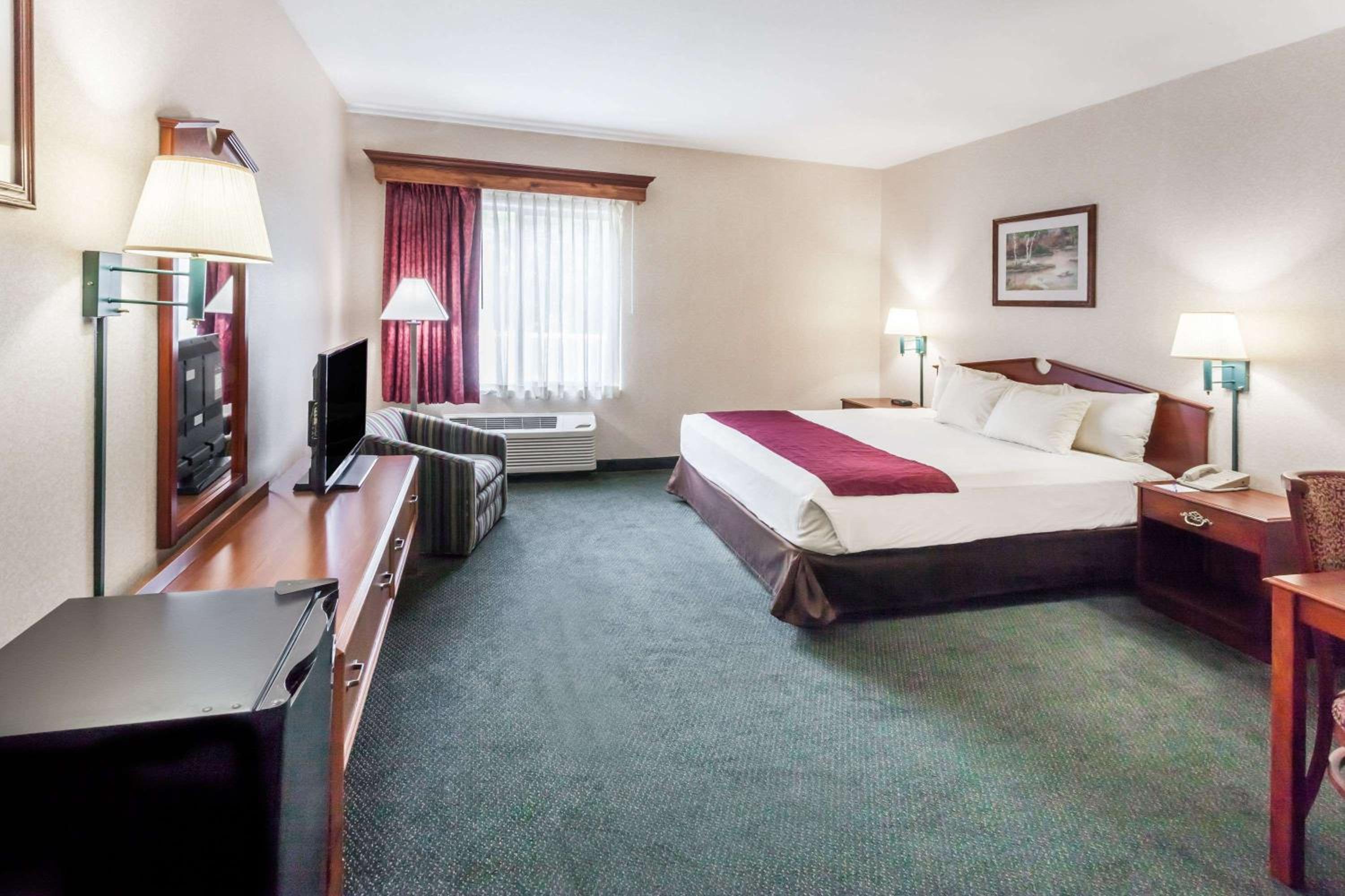 King Room - Non-Smoking - Photo 2