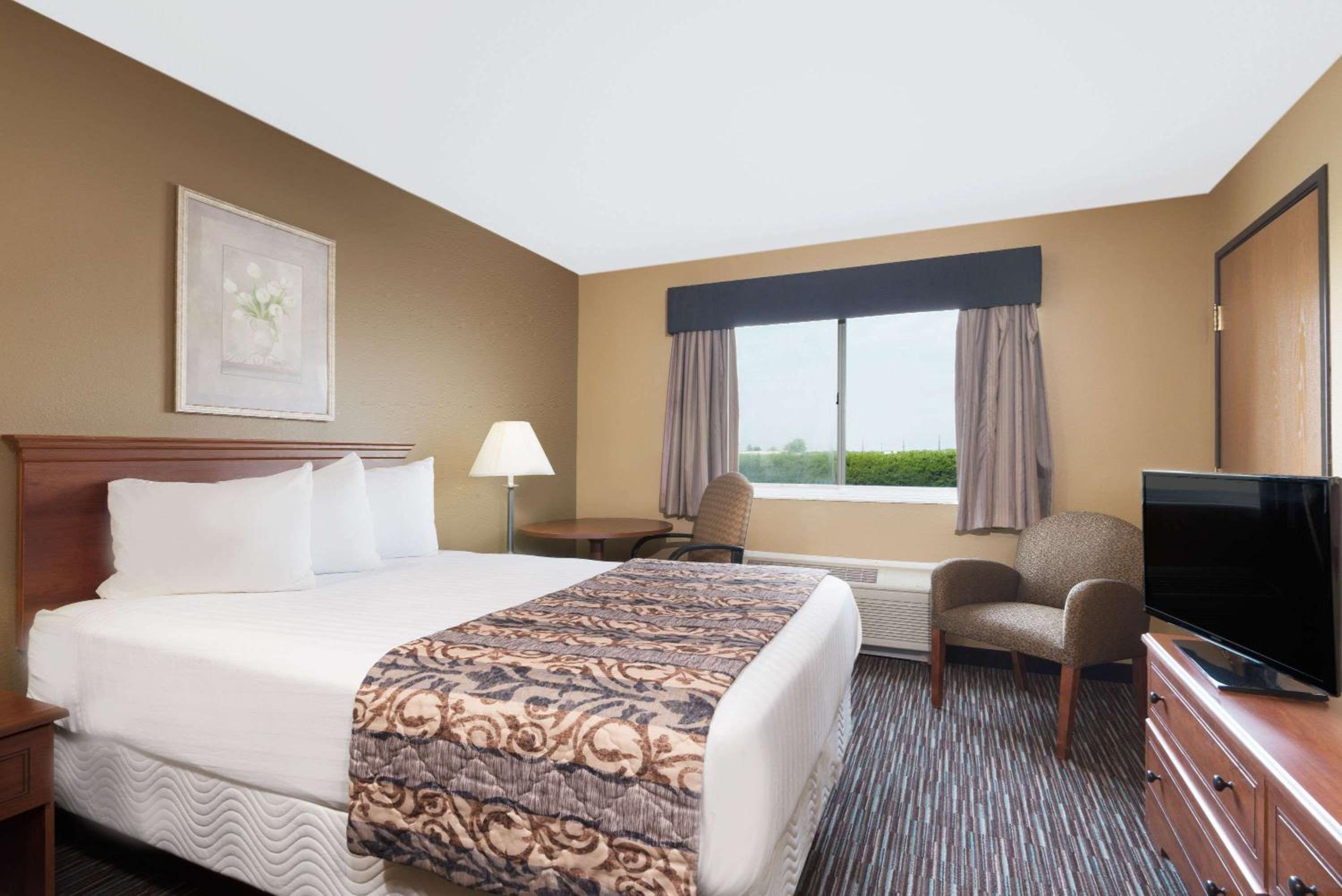 King Room - Non-Smoking - Photo 1