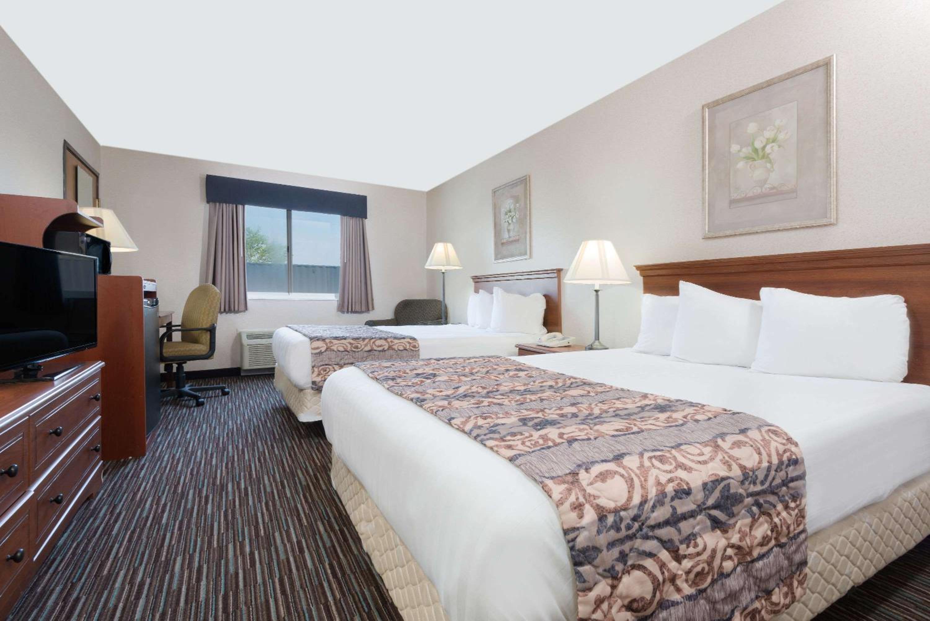 Double Room with Two Double Beds - Non-Smoking - Photo 1
