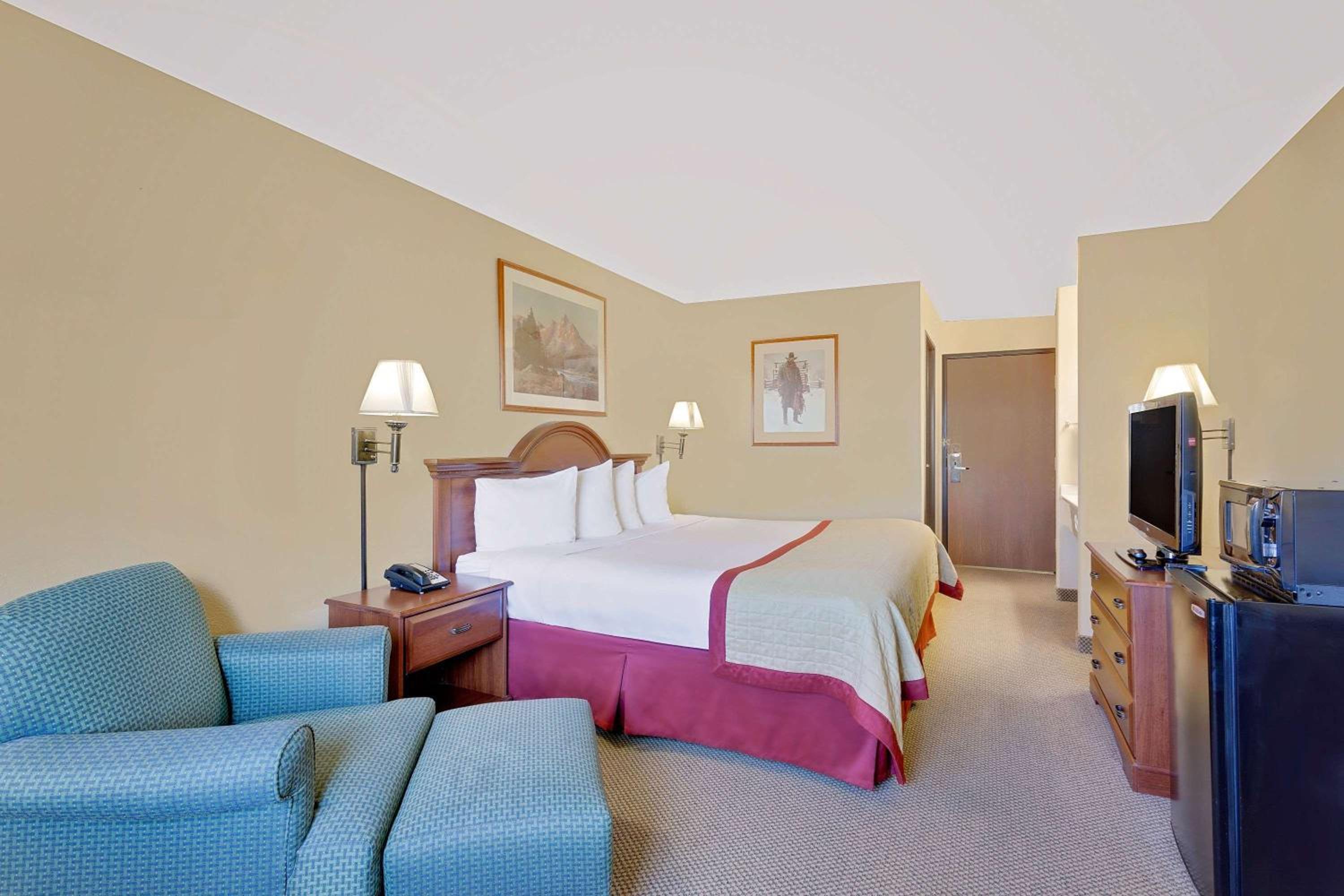 King Room - Disability Access/Non-Smoking photo 3