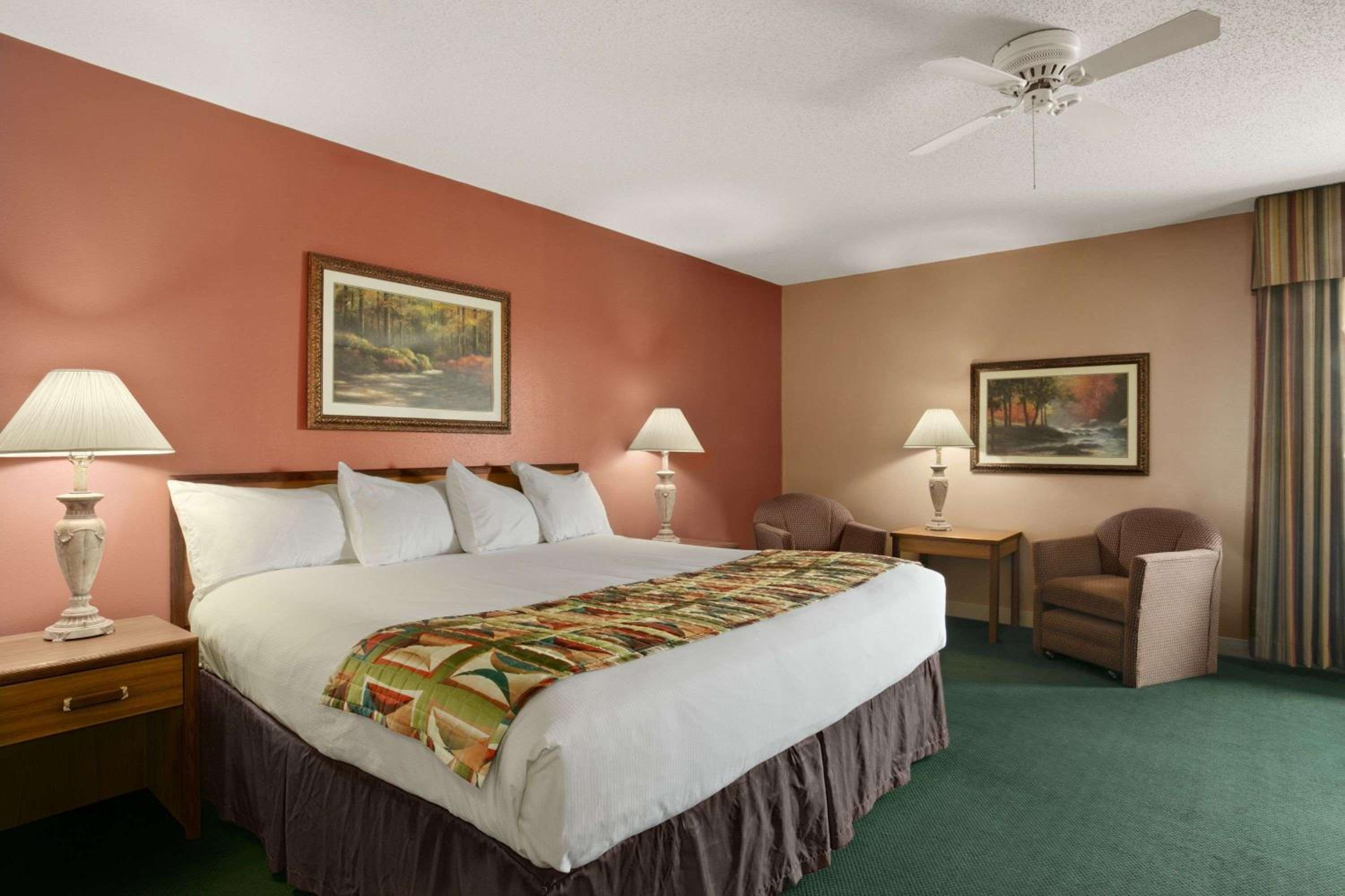 King Room - Non-Smoking - Photo 1