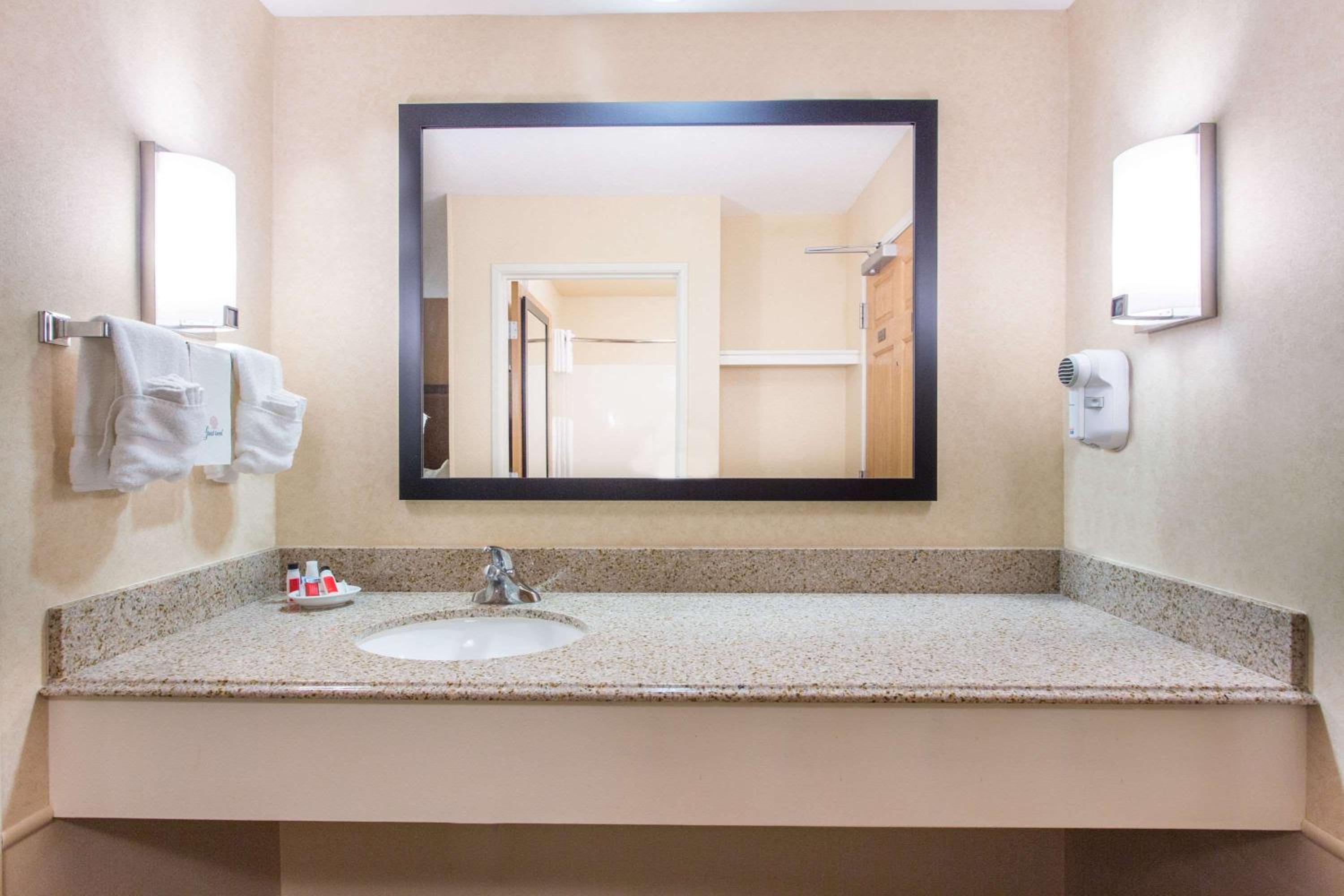 King Studio Suite - Non-Smoking - Photo 2
