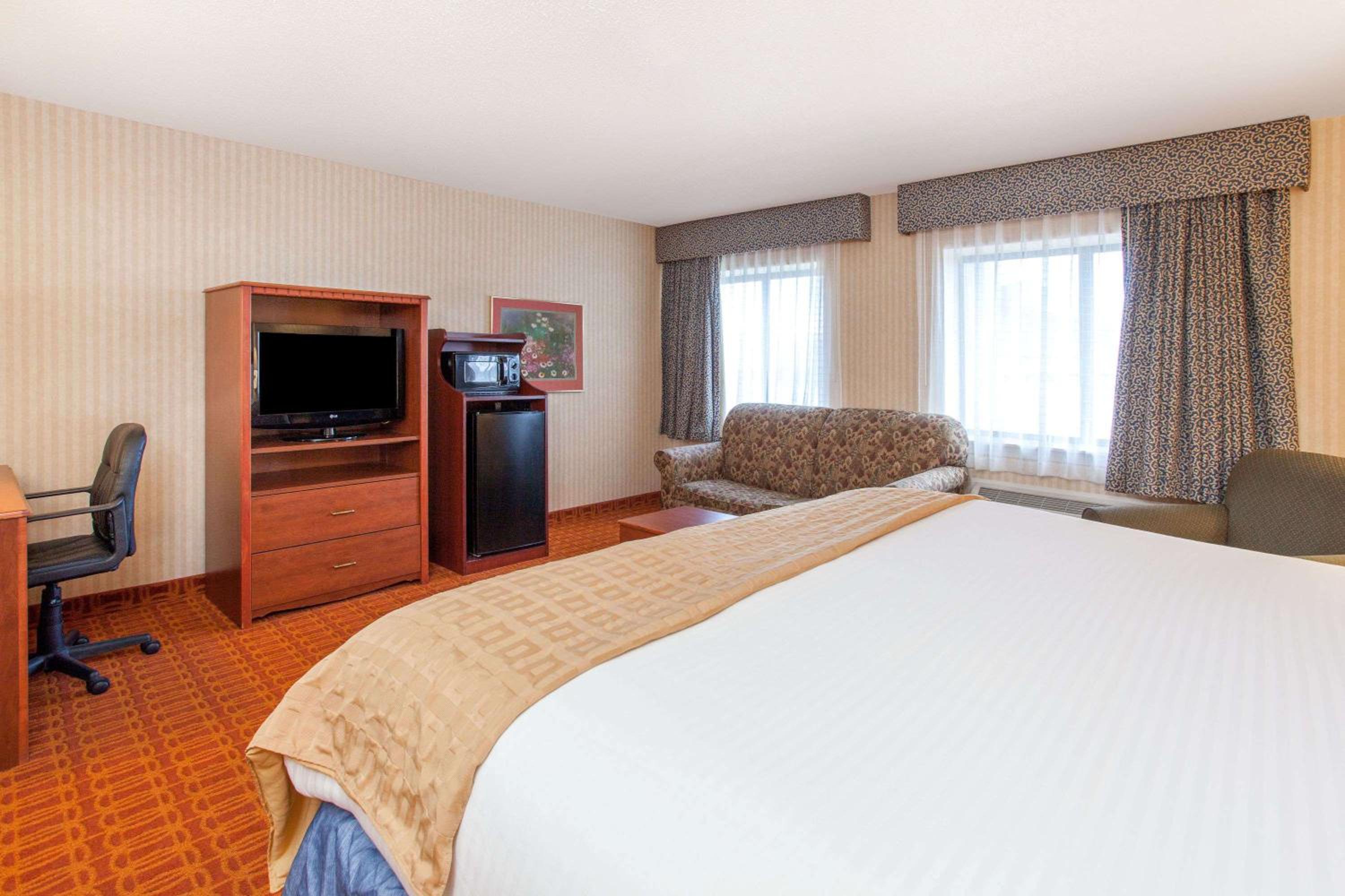 One-Bedroom King Suite - Non-Smoking - Photo 4