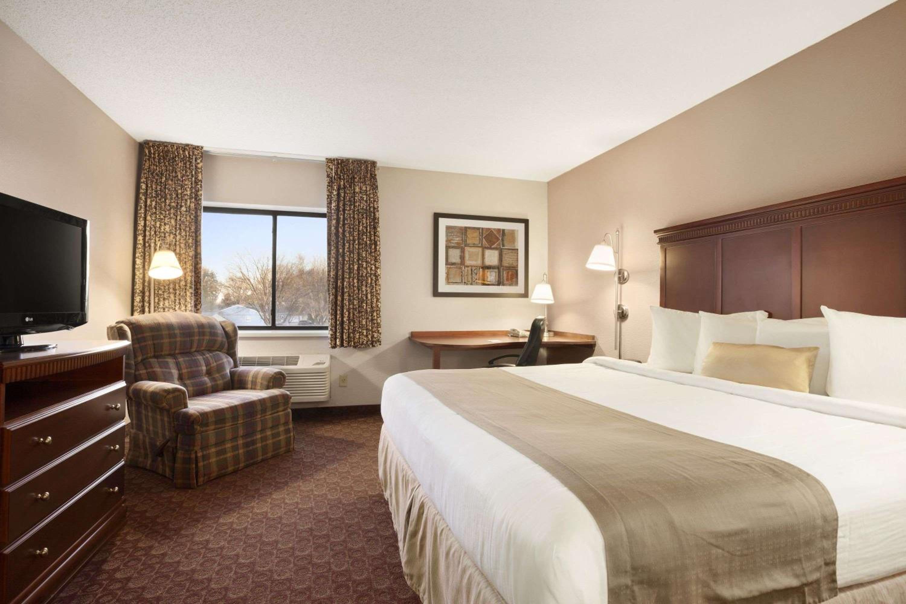 King Room - Non-Smoking - Photo 1