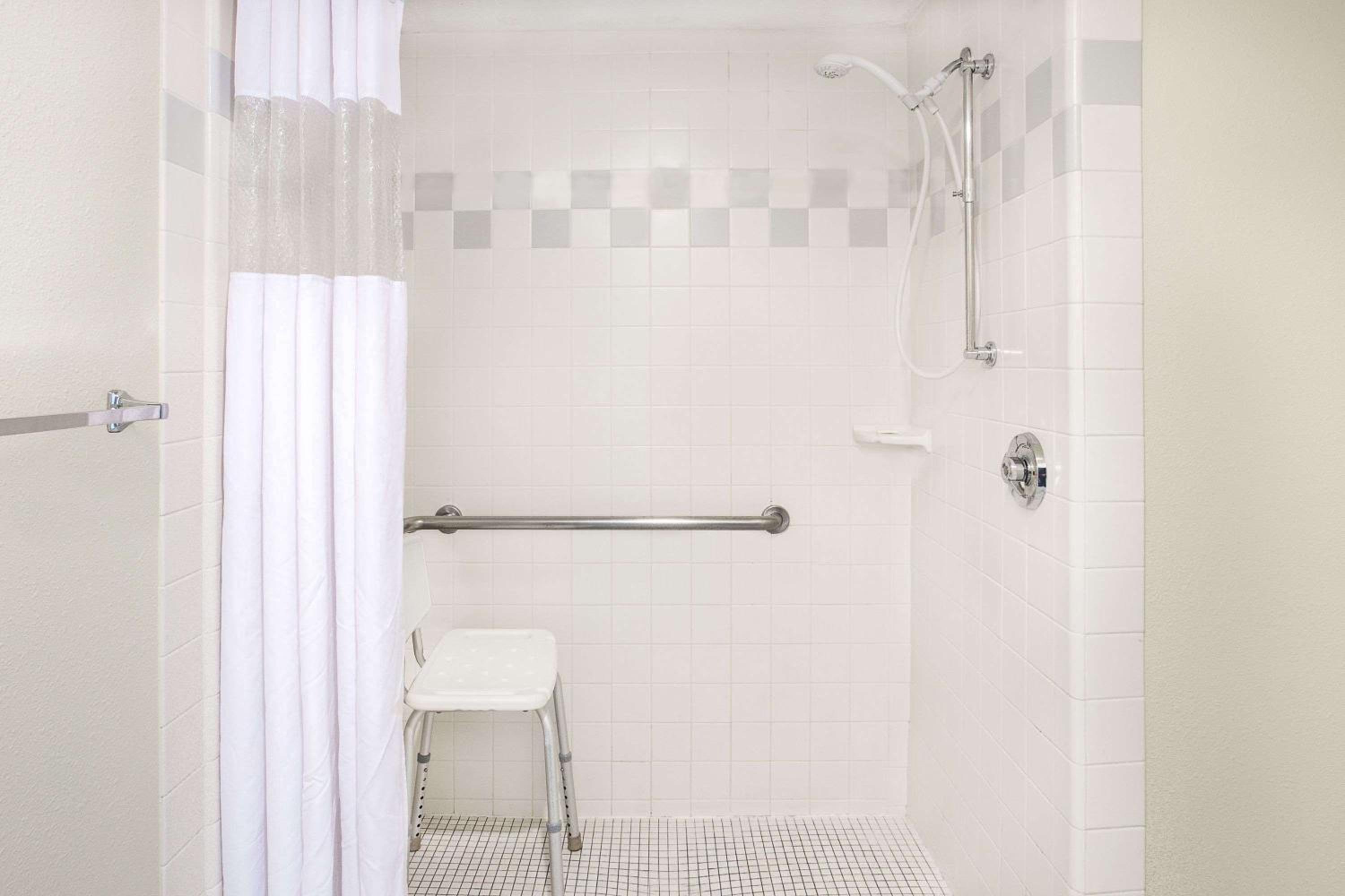 Queen Room - Disability Access/Non-Smoking - Photo 3
