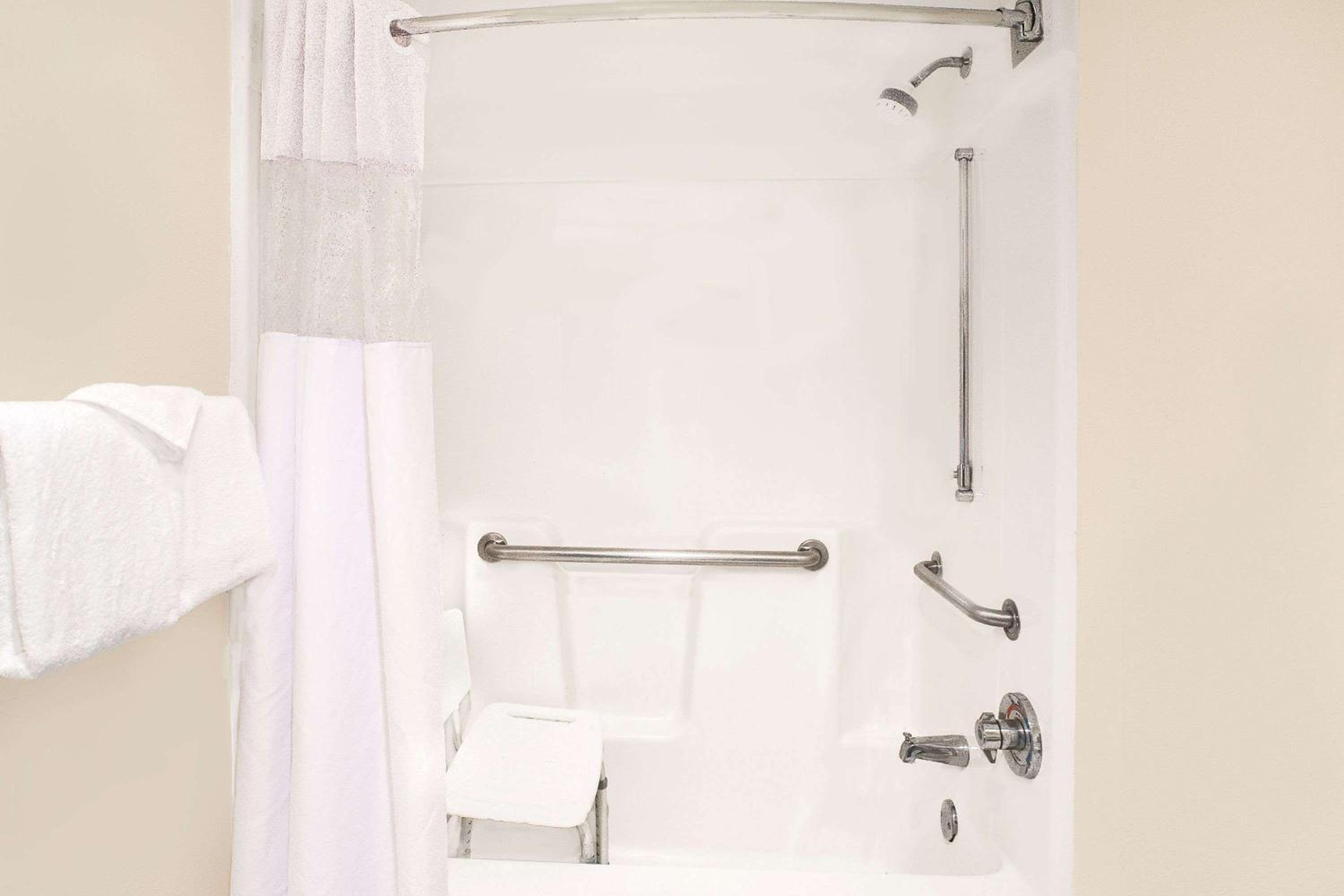 Queen Room - Disability Access/Non-Smoking - Photo 2