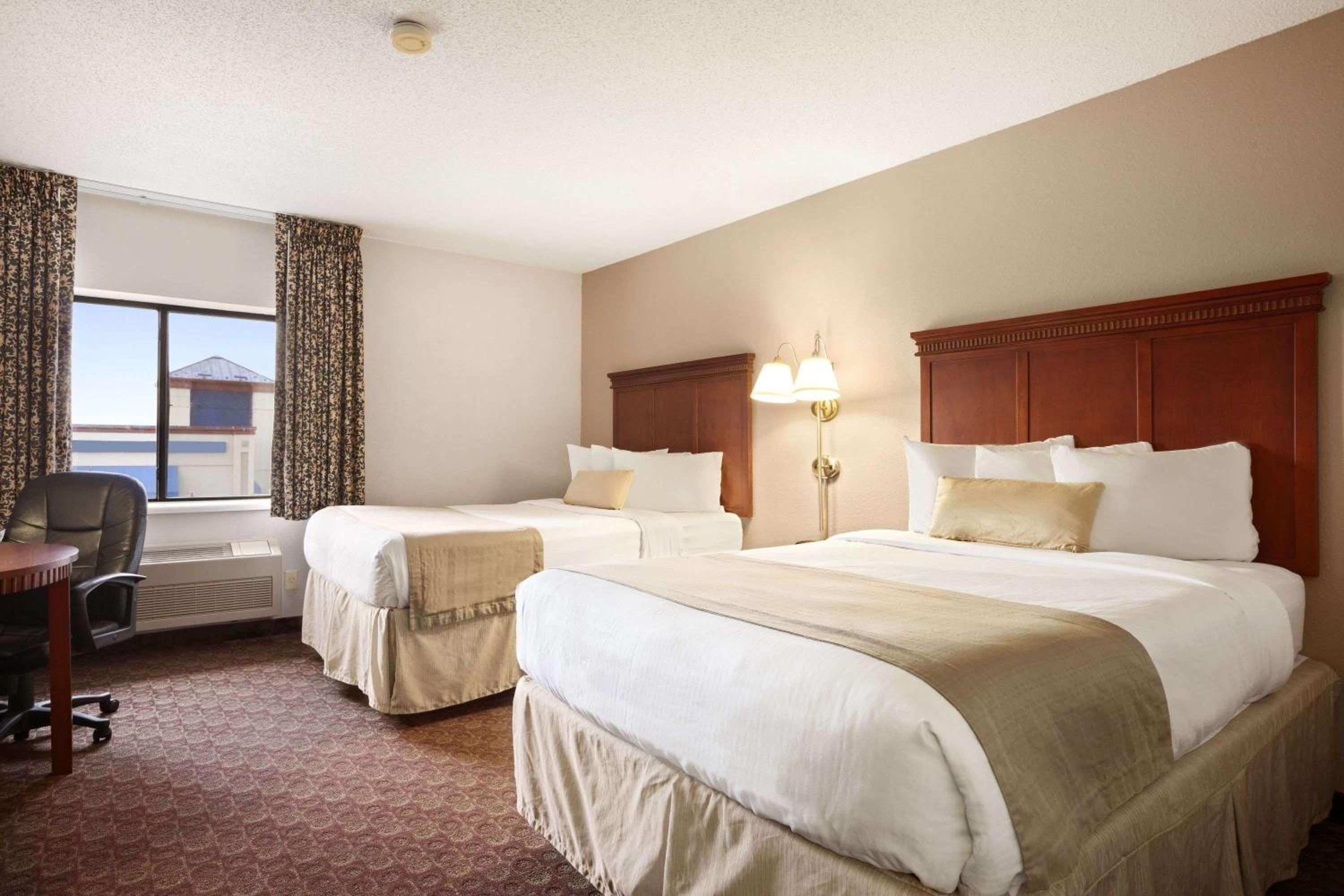 Double Room with Two Double Beds - Non-Smoking - Photo 1