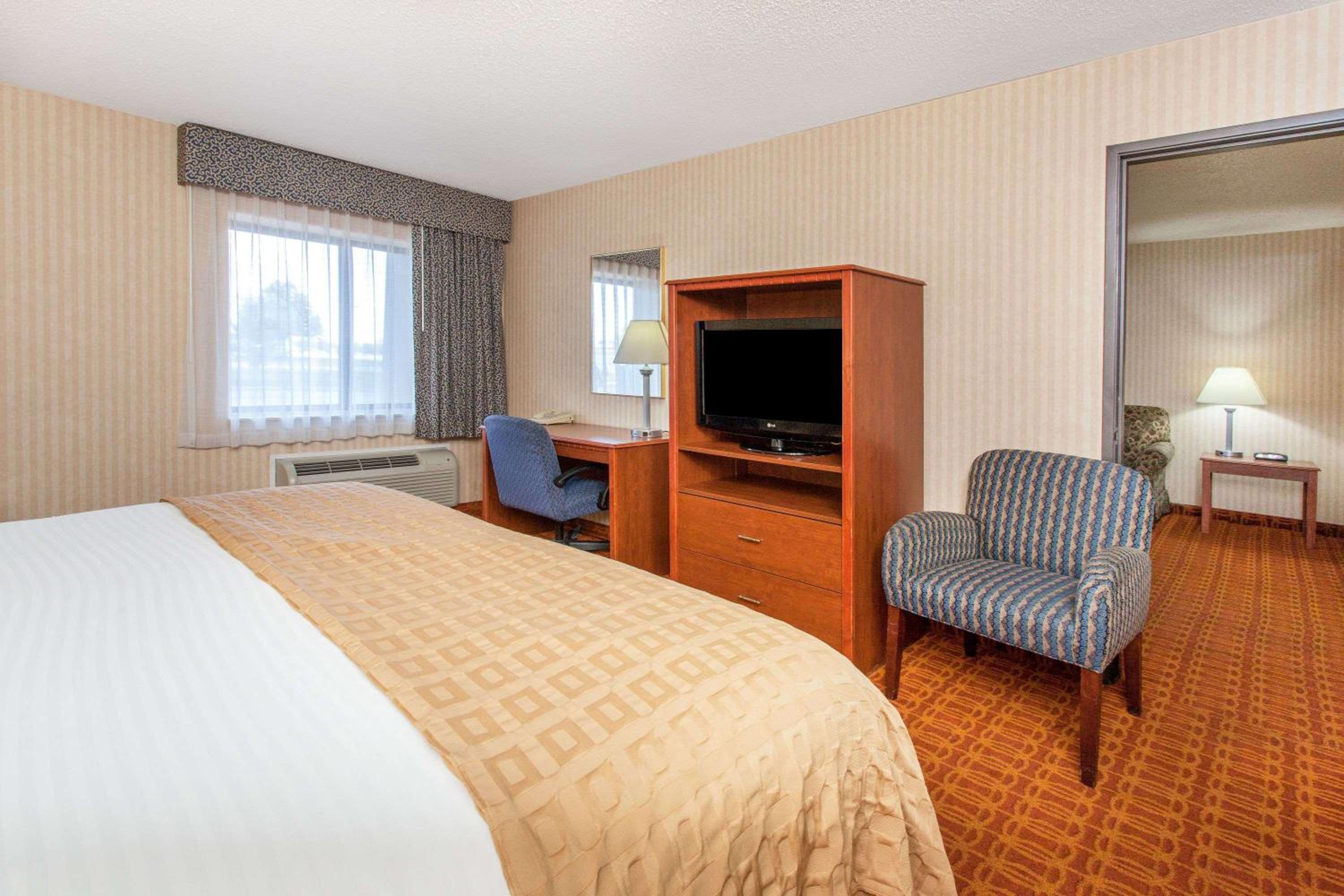 Deluxe King Studio Suite - Non-Smoking - Photo 3