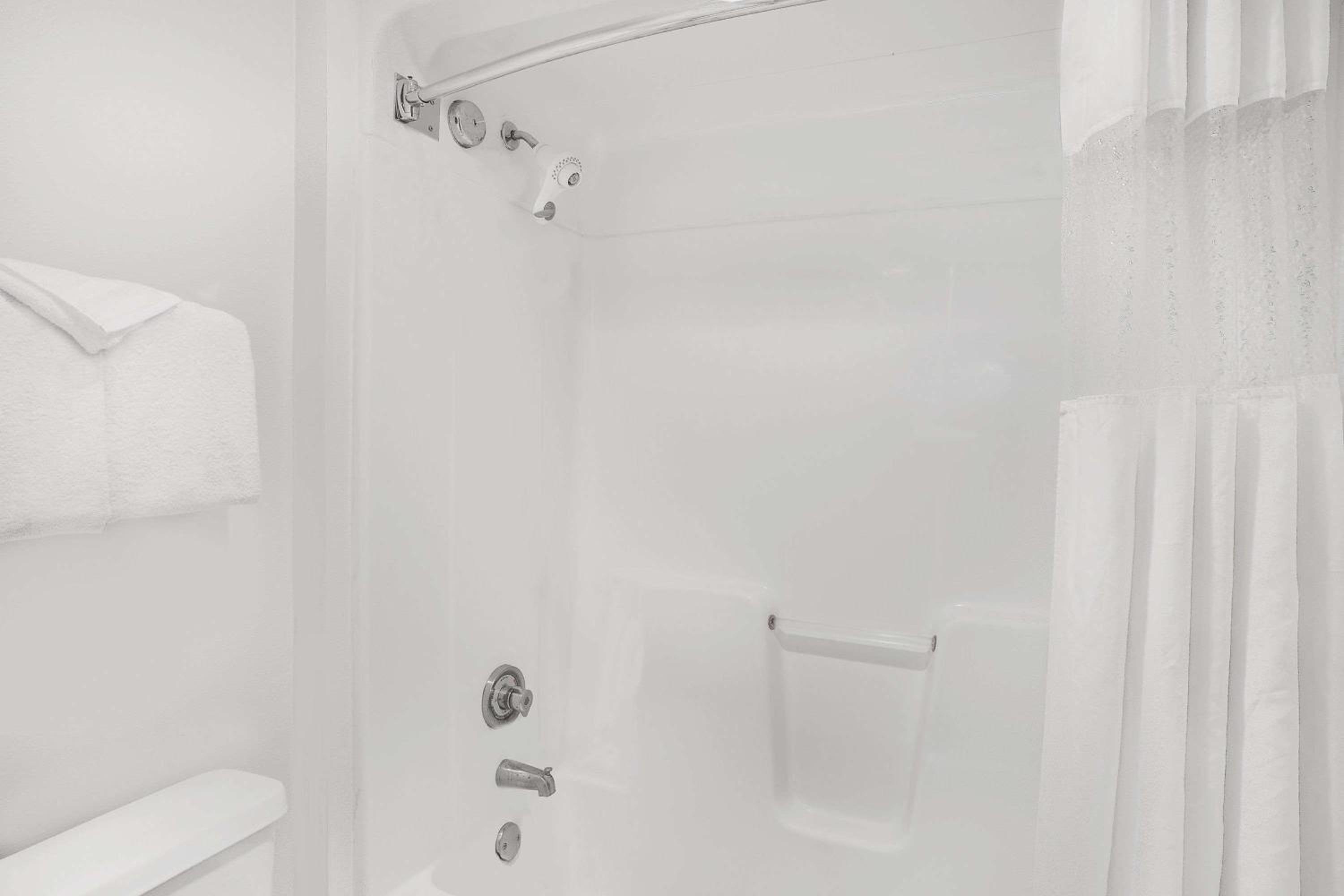King Room - Non-Smoking - Photo 2