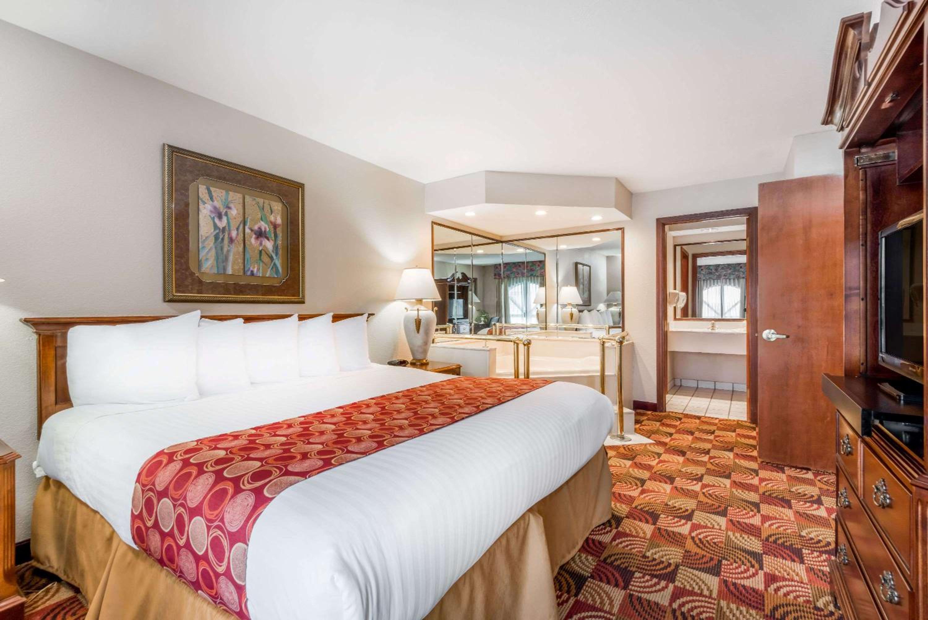 Presidential King Suite with Jettet Tub - Non-Smoking