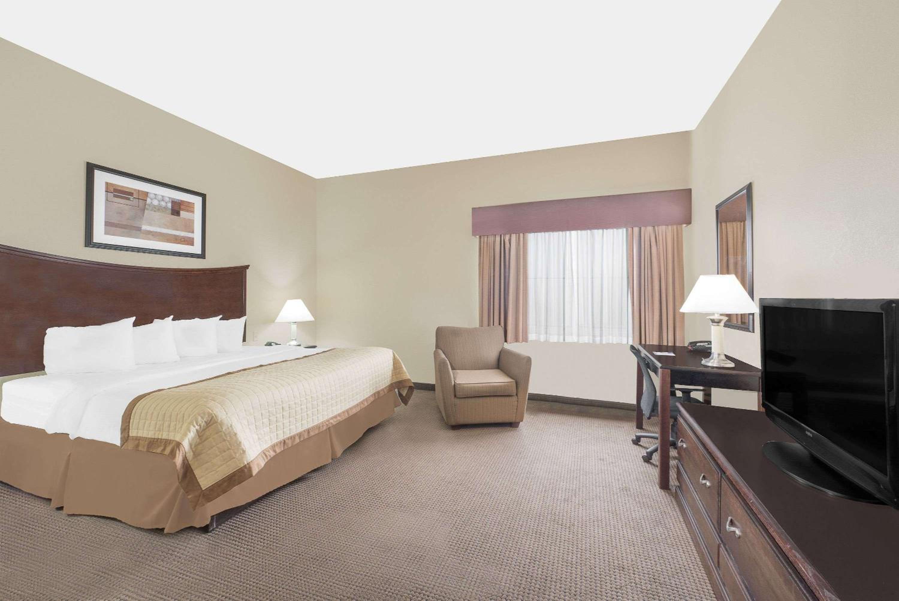 Business King Room - Non-Smoking - Photo 2