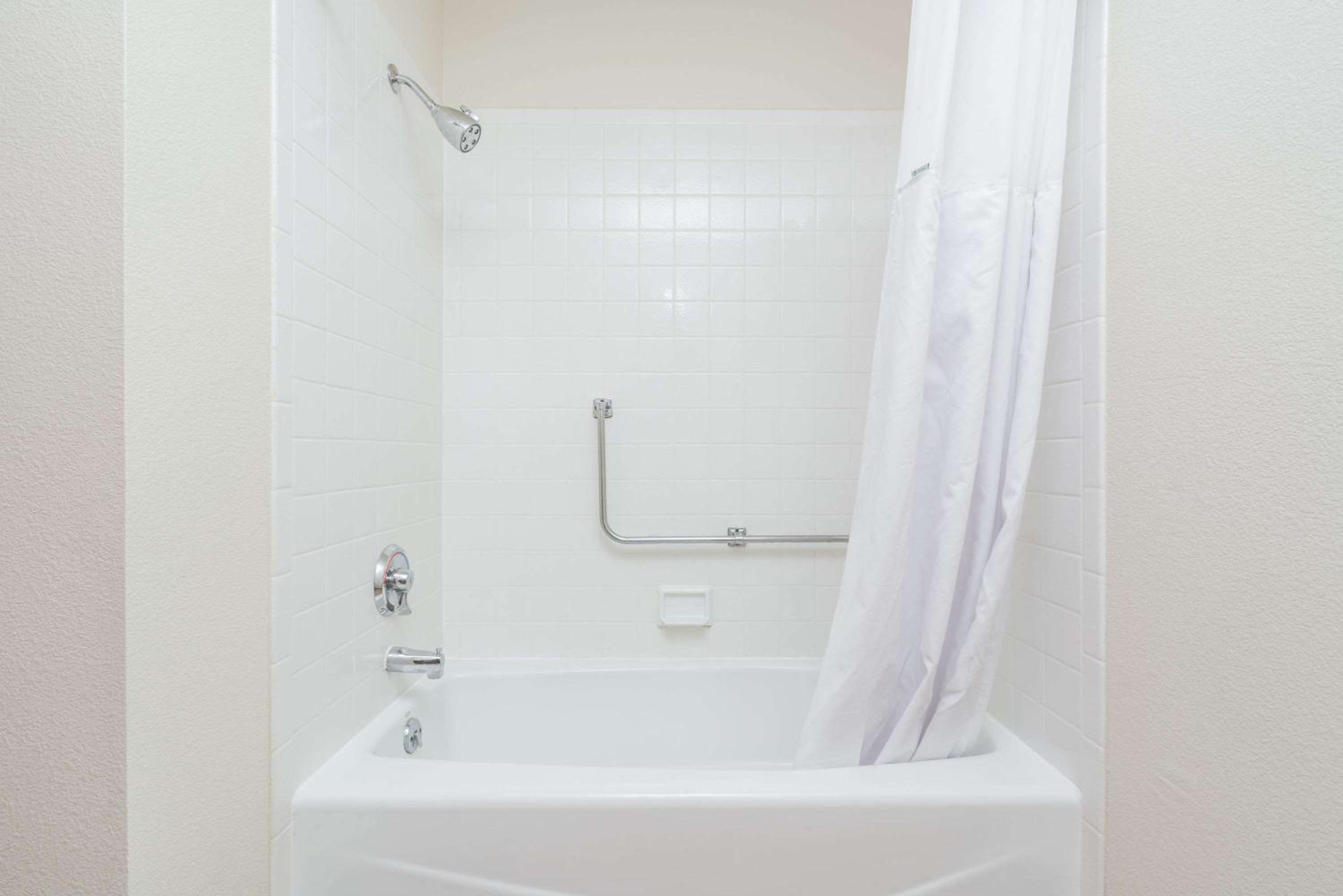 Deluxe King Suite - Non-Smoking - Photo 12