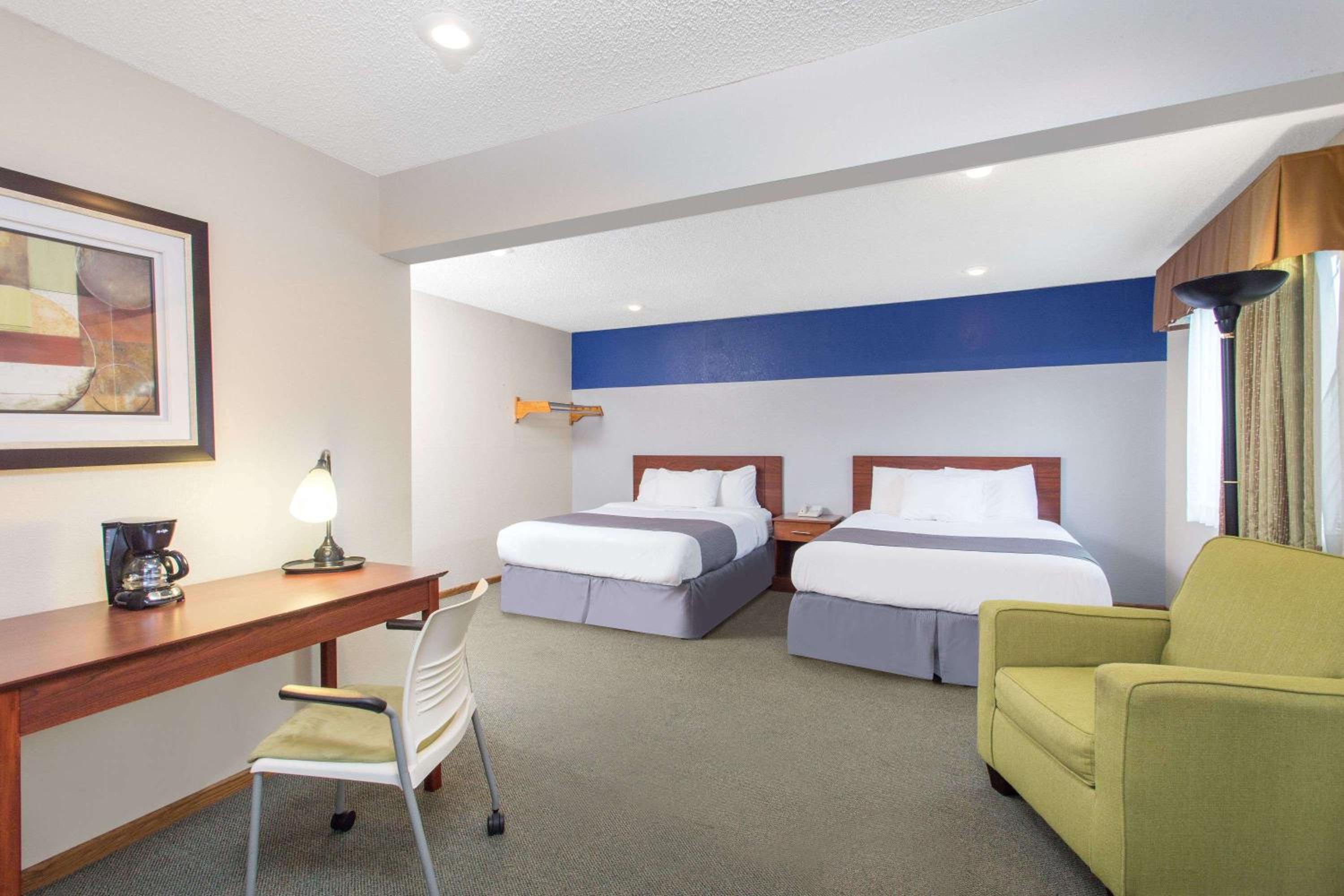 Studio Suite with Two Queen Beds - Mobility Access/Non-Smoking - Photo 1