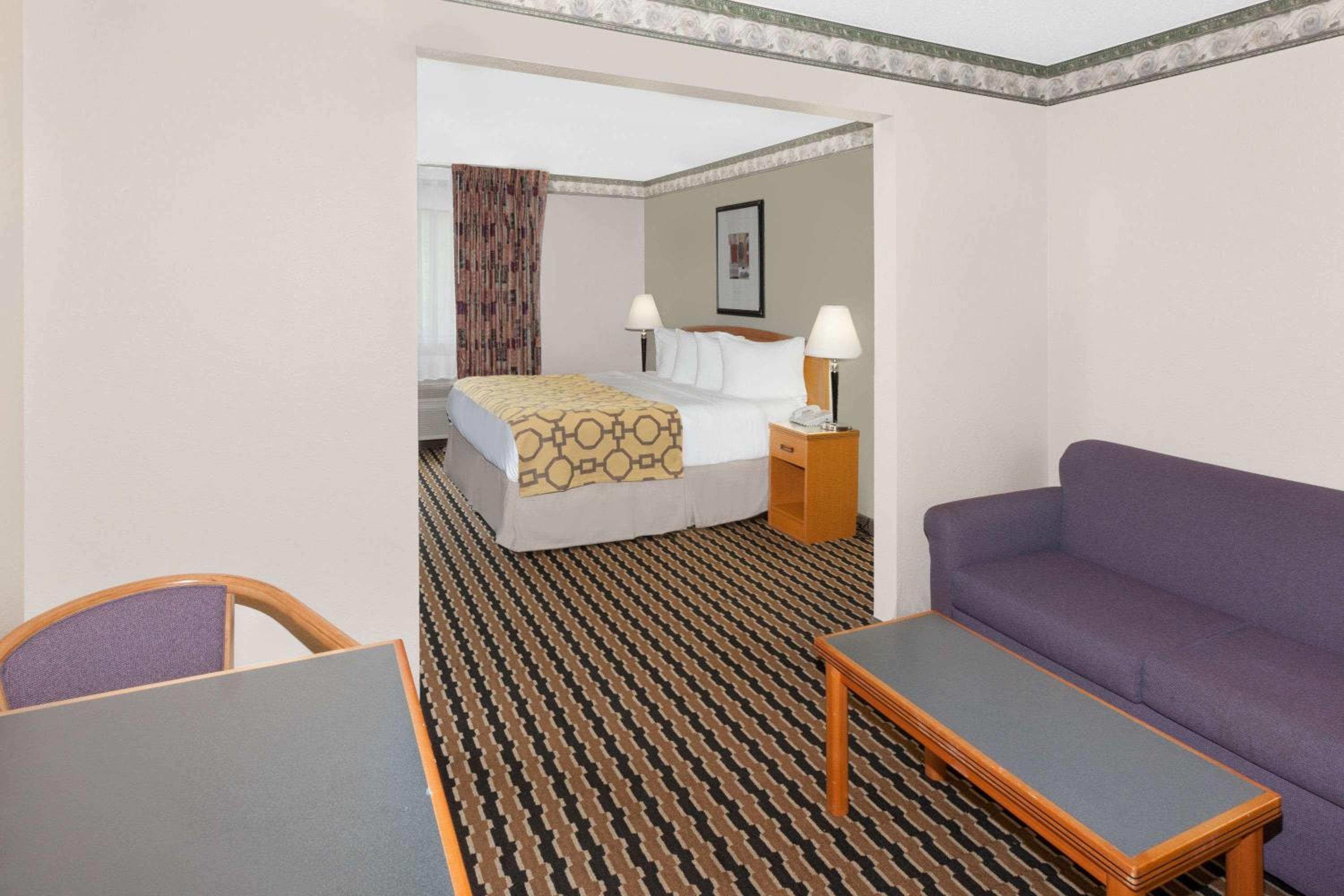 King Studio Suite - Non-Smoking - Photo 5