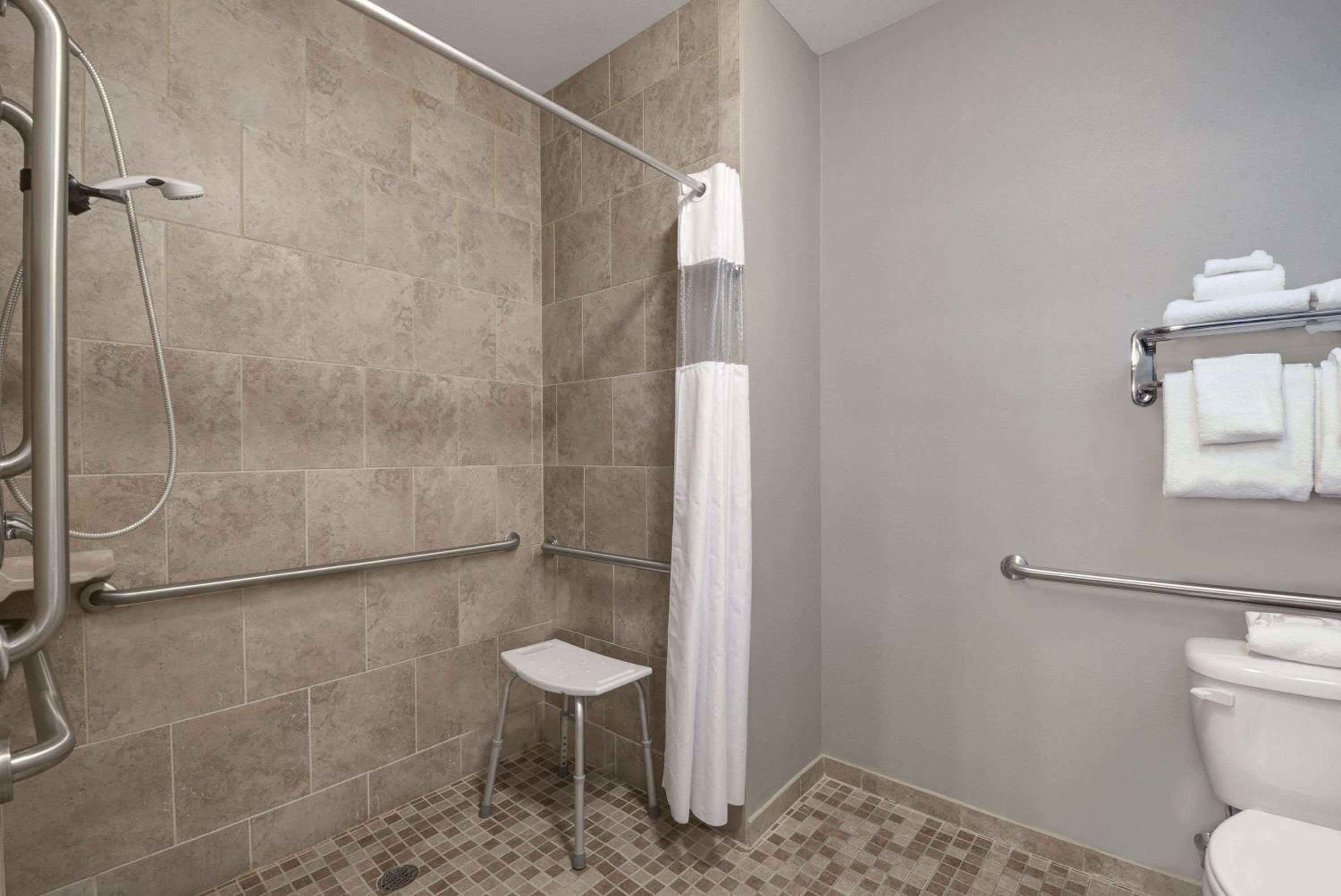 King Room - Disability Access - Non-Smoking photo 3