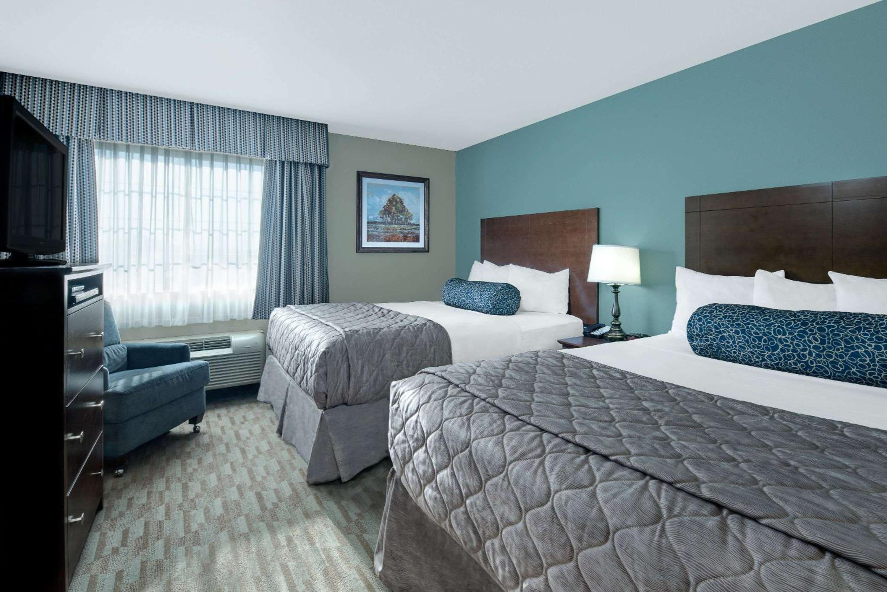 Queen Room with Two Queen Beds - Disability Access - Non-Smoking photo 3