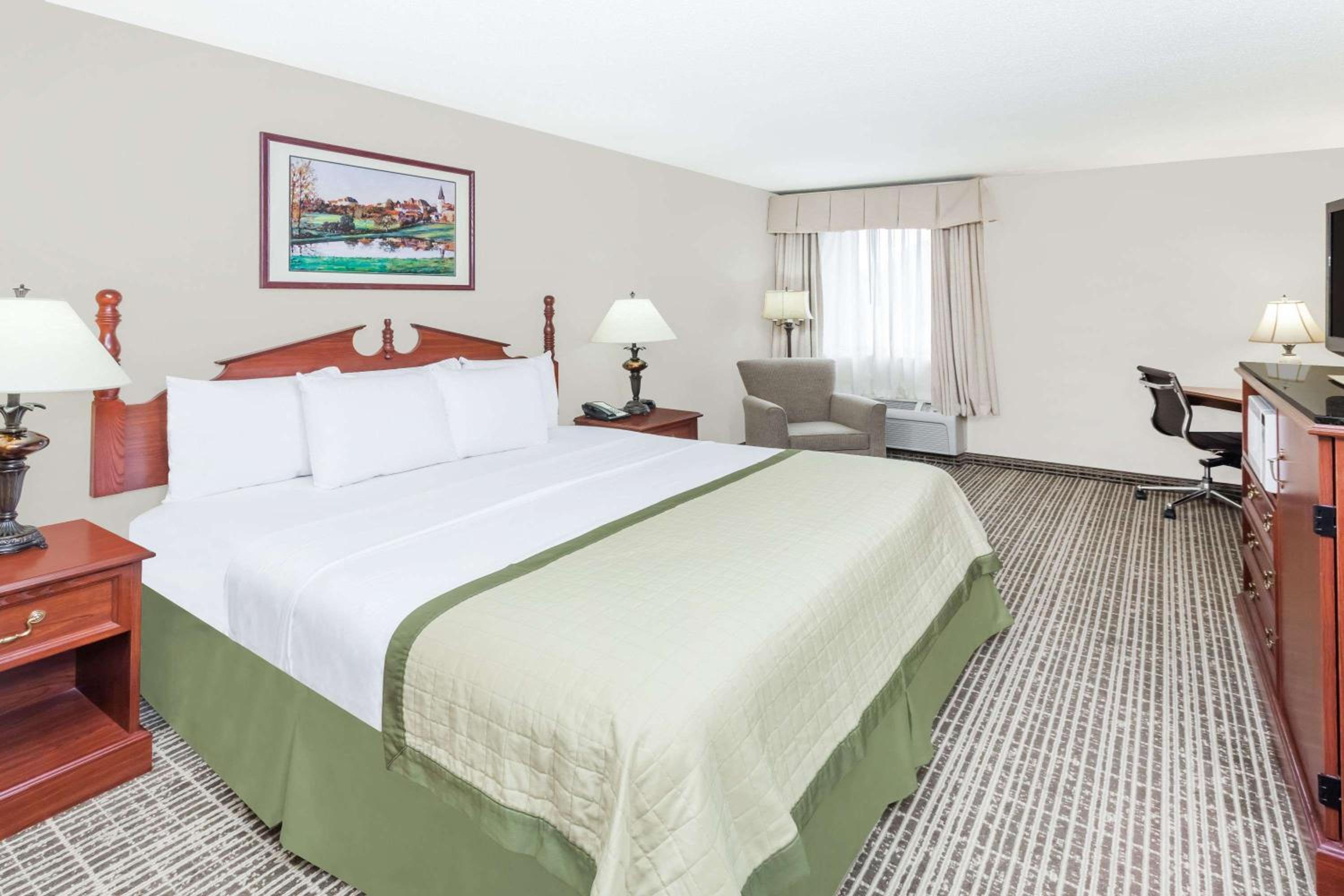 King Room - Non-Smoking - Photo 1