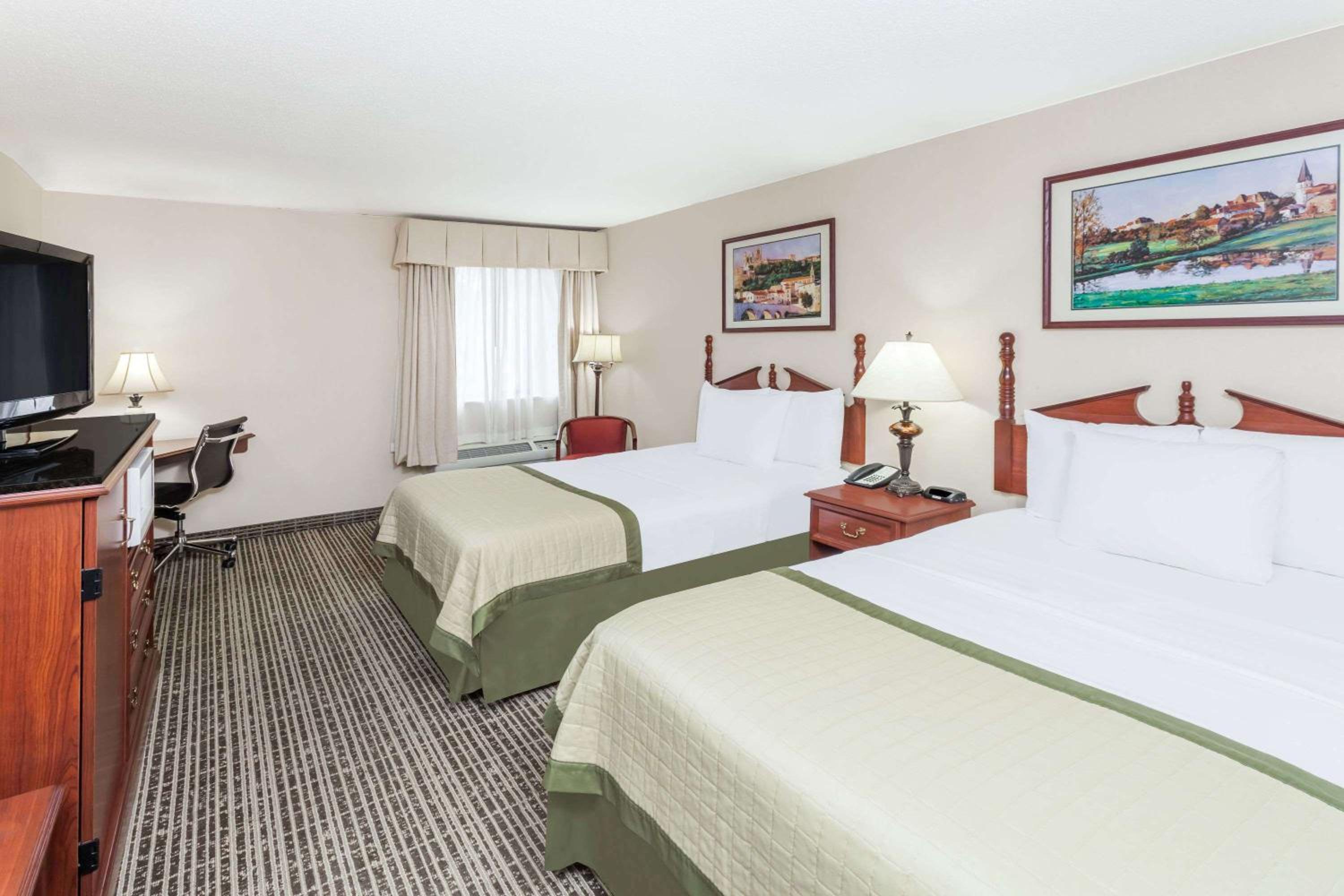 Double Room with Two Double Beds - Non-Smoking - Photo 1