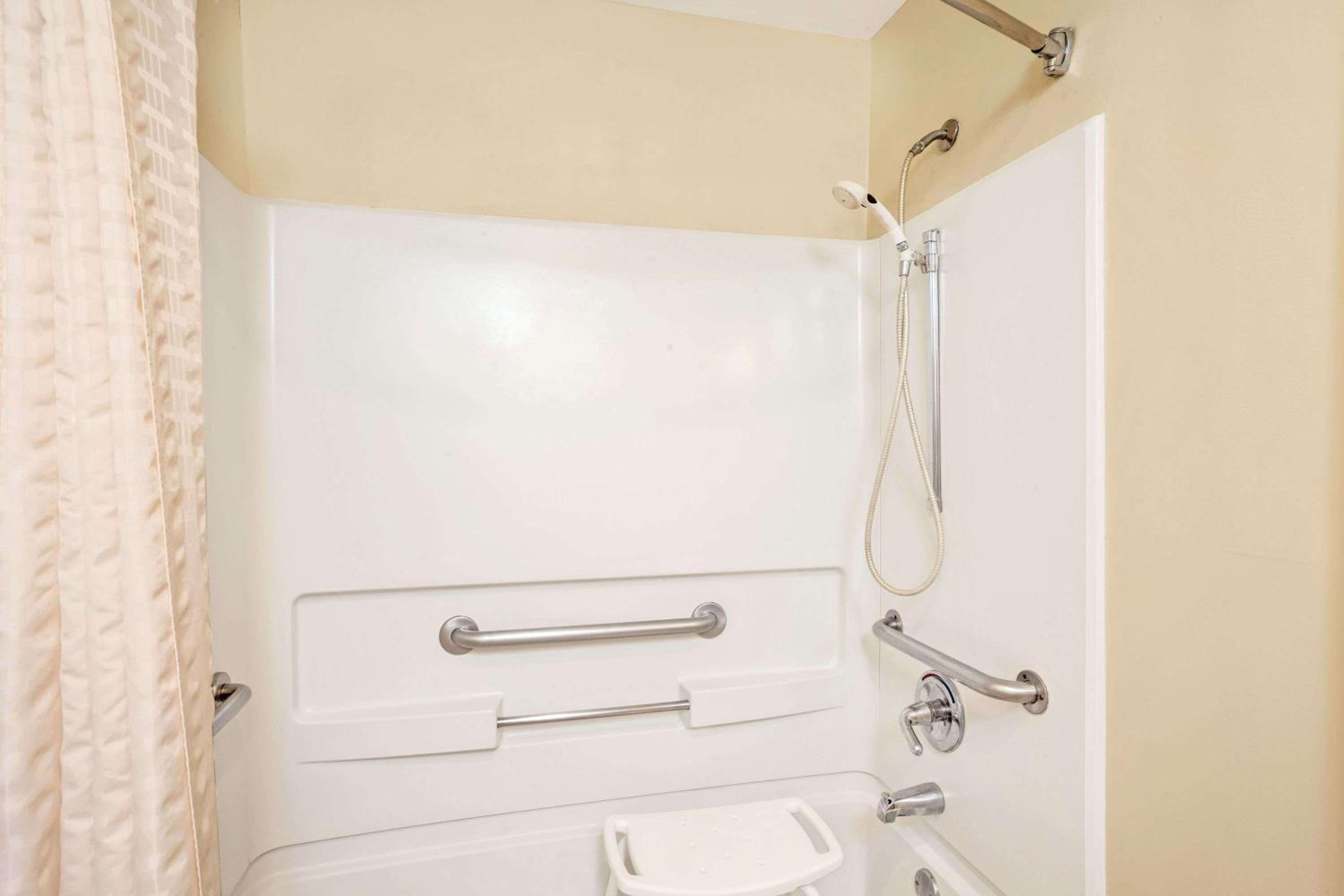King Room - Disability Access - Non-Smoking - Photo 4