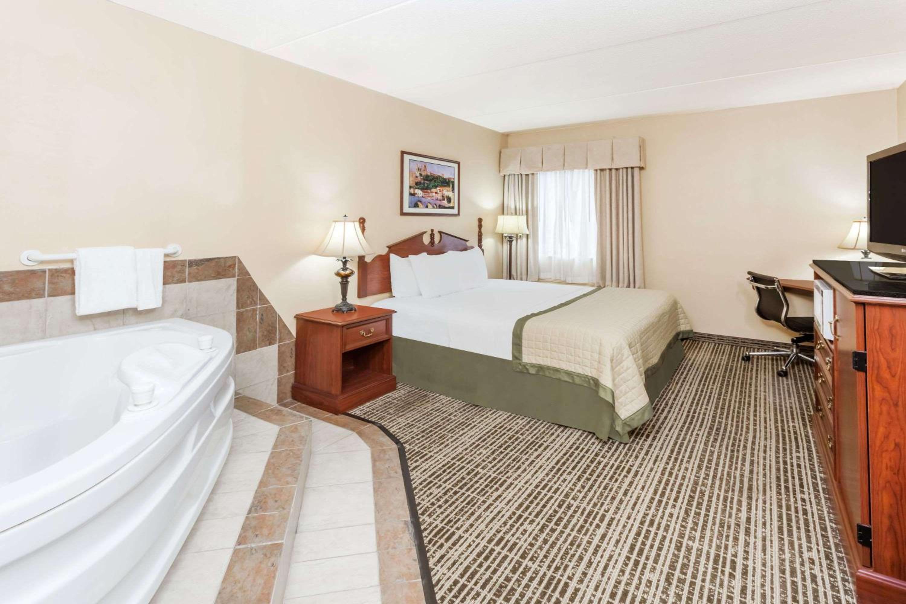 King Studio Suite, Non-Smoking - Photo 1