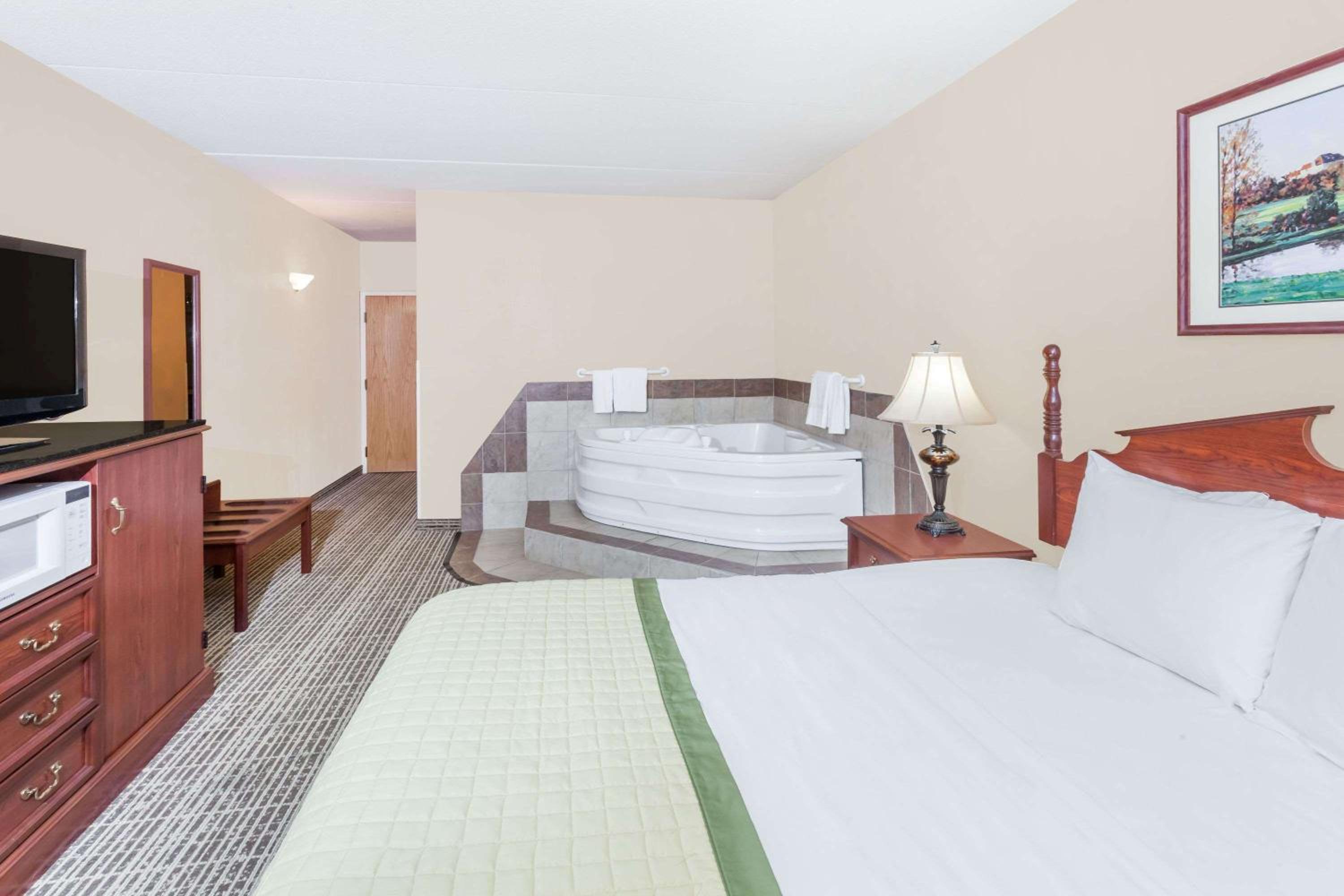 King Studio Suite, Non-Smoking - Photo 3