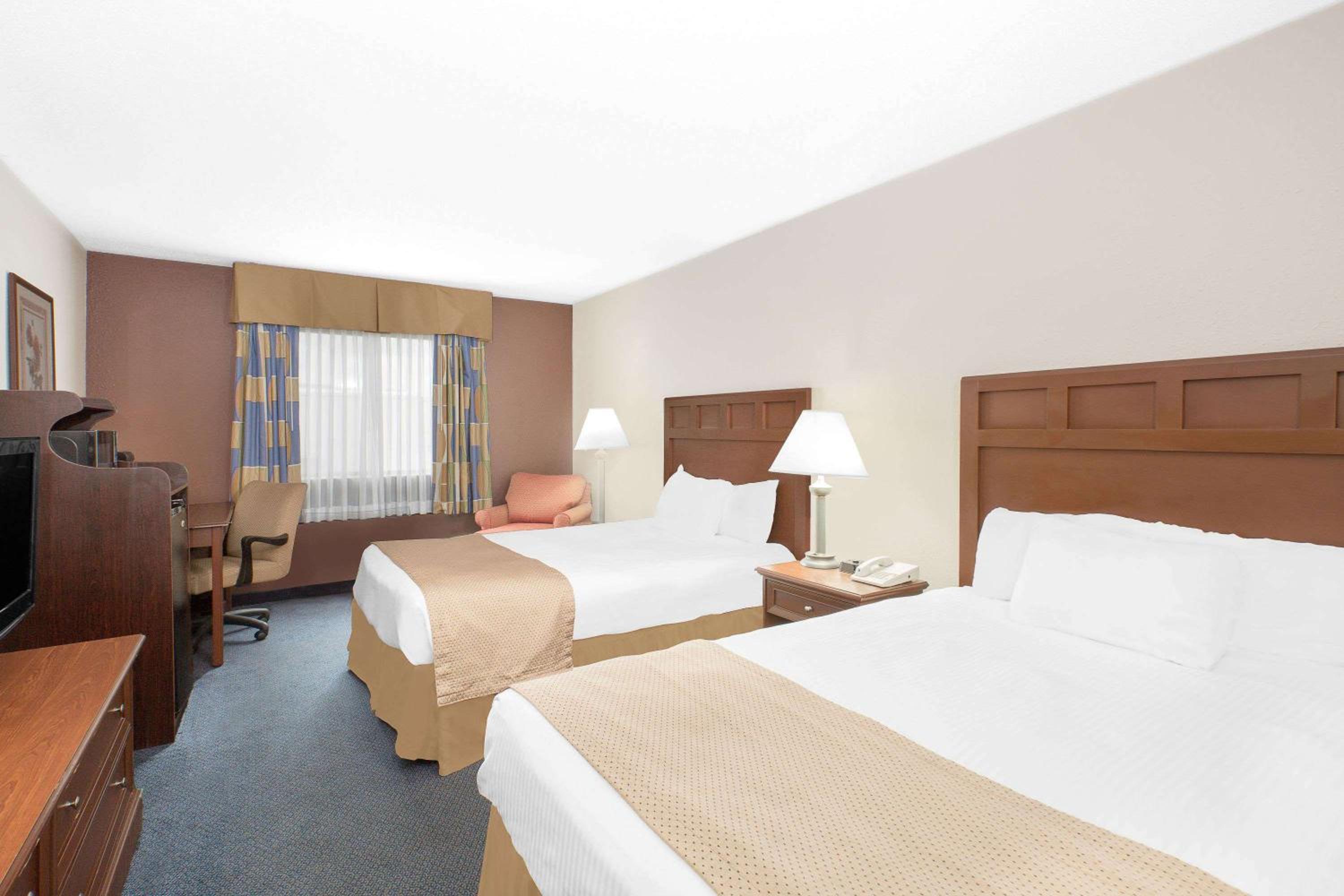 Deluxe Double Room with Two Double Beds - Non-Smoking - Photo 1