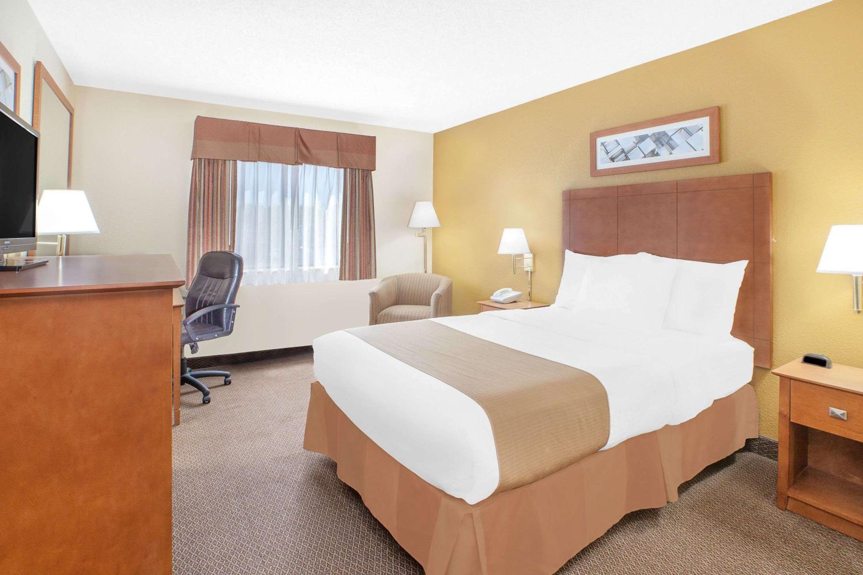 Double Room - Disability Access/Non-Smoking - Photo 1