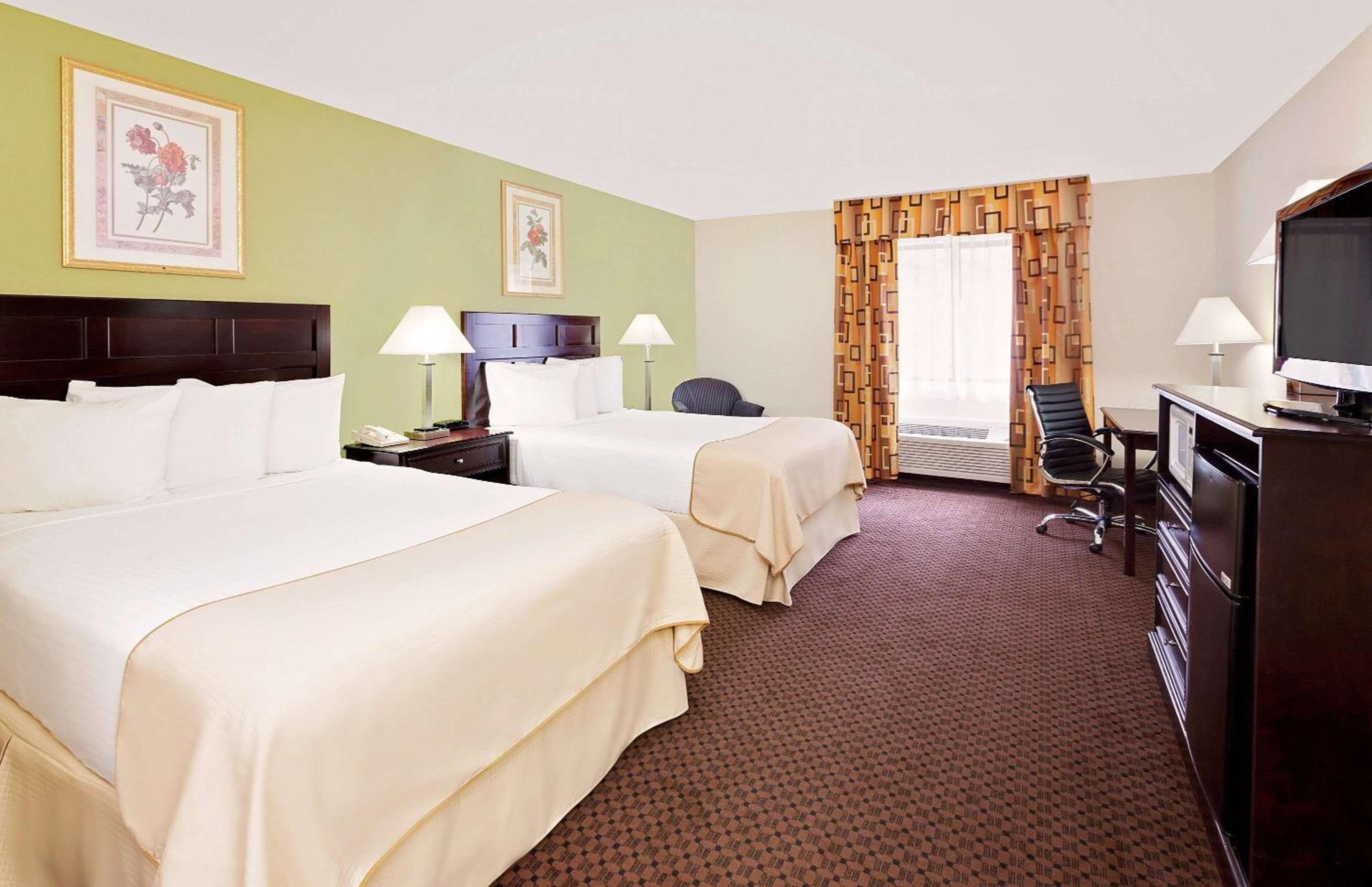 Deluxe Double Room with Two Double Beds - Non-Smoking - Photo 7