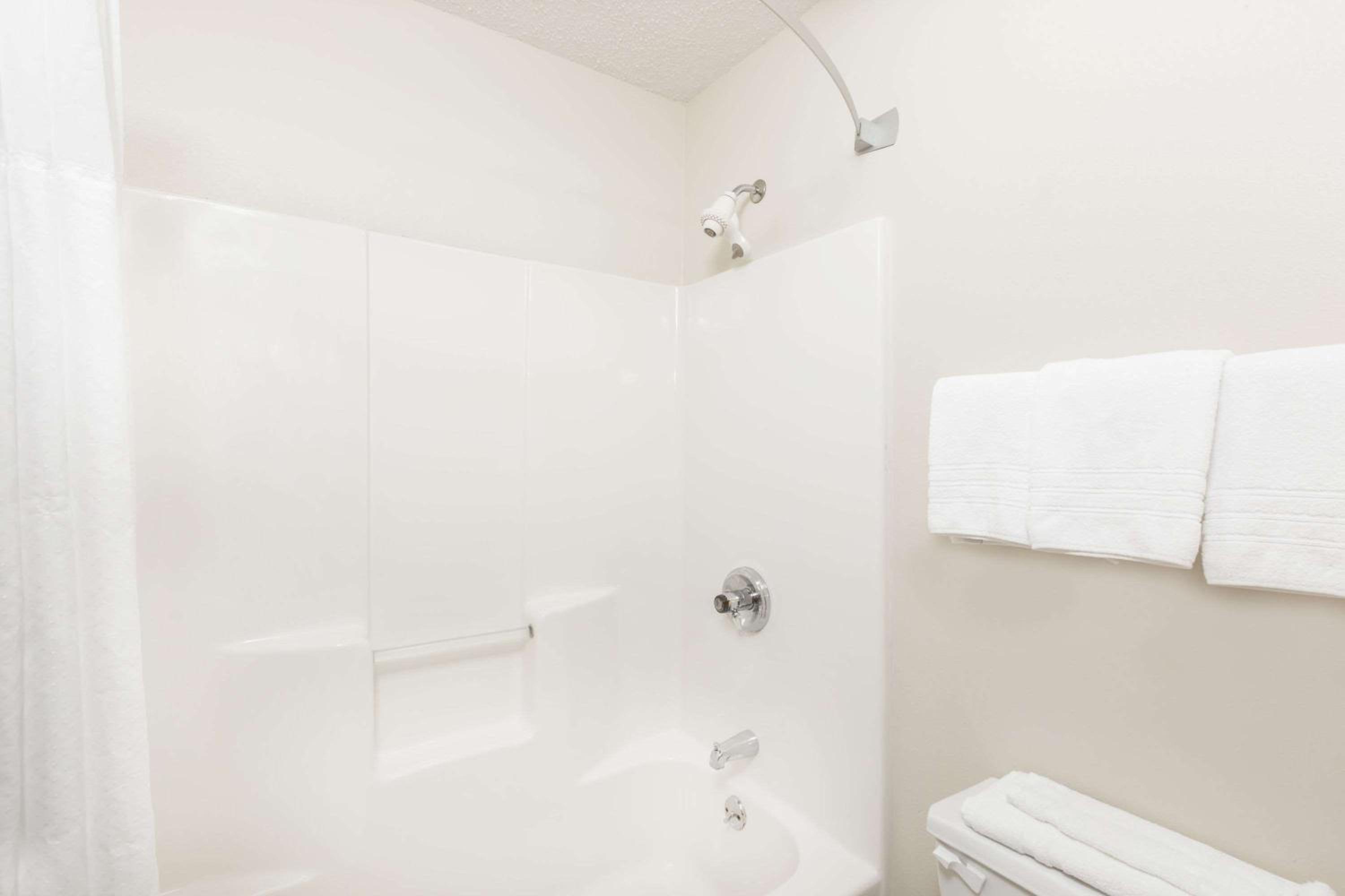Double Room with Two Double Beds - Non-Smoking - Photo 2