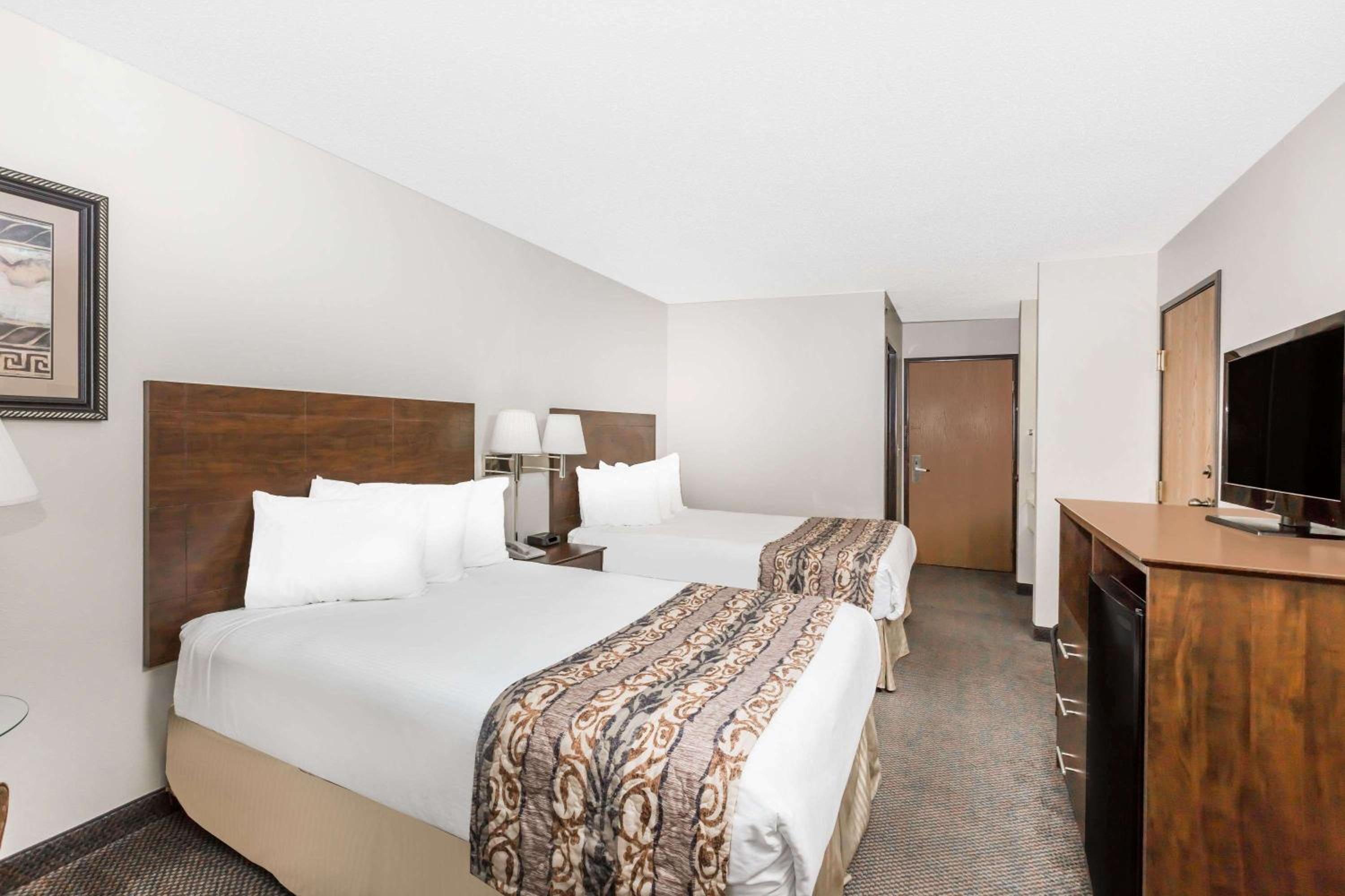 Double Room with Two Double Beds - Non-Smoking - Photo 1