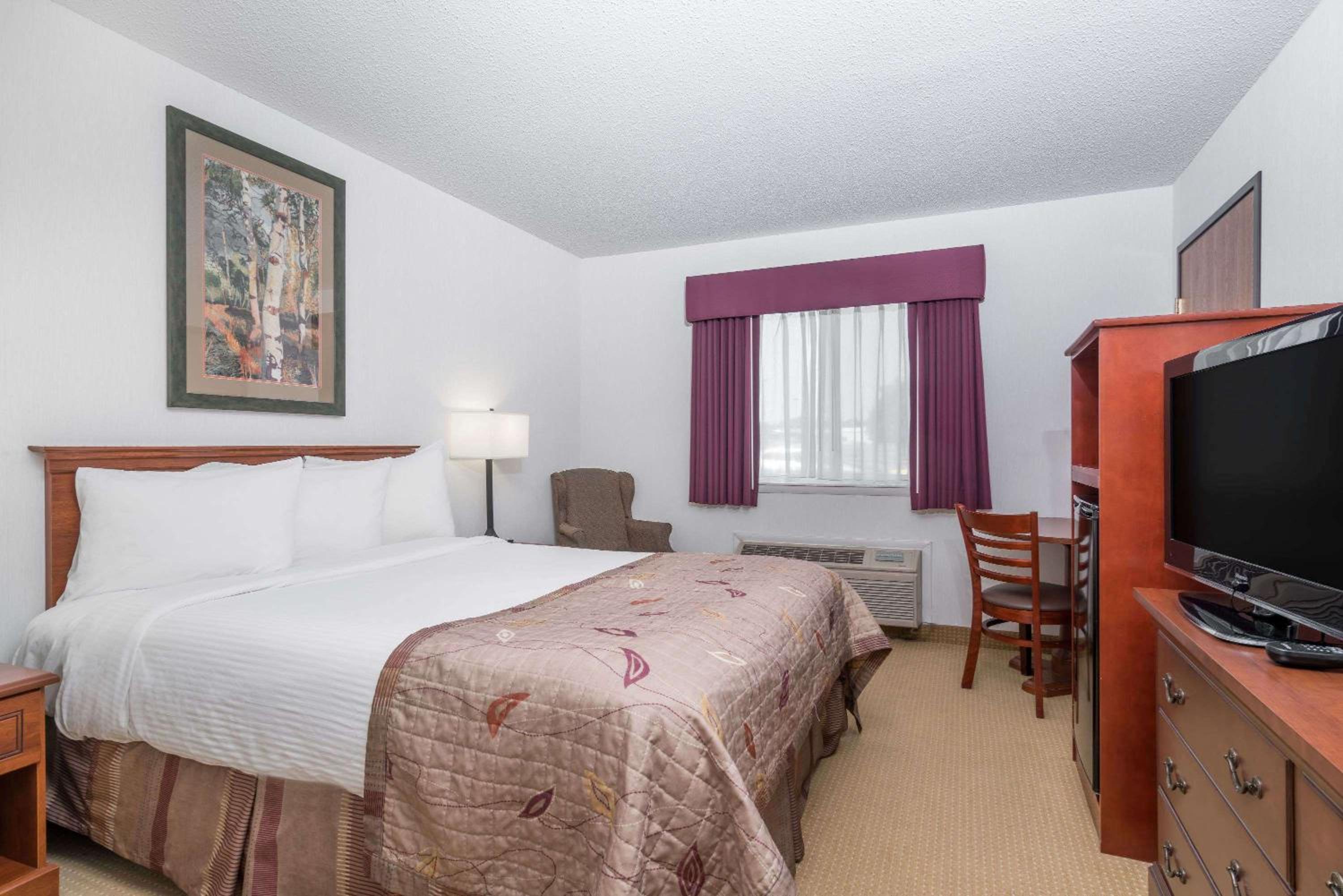 King Studio Suite - Non-Smoking - Photo 2