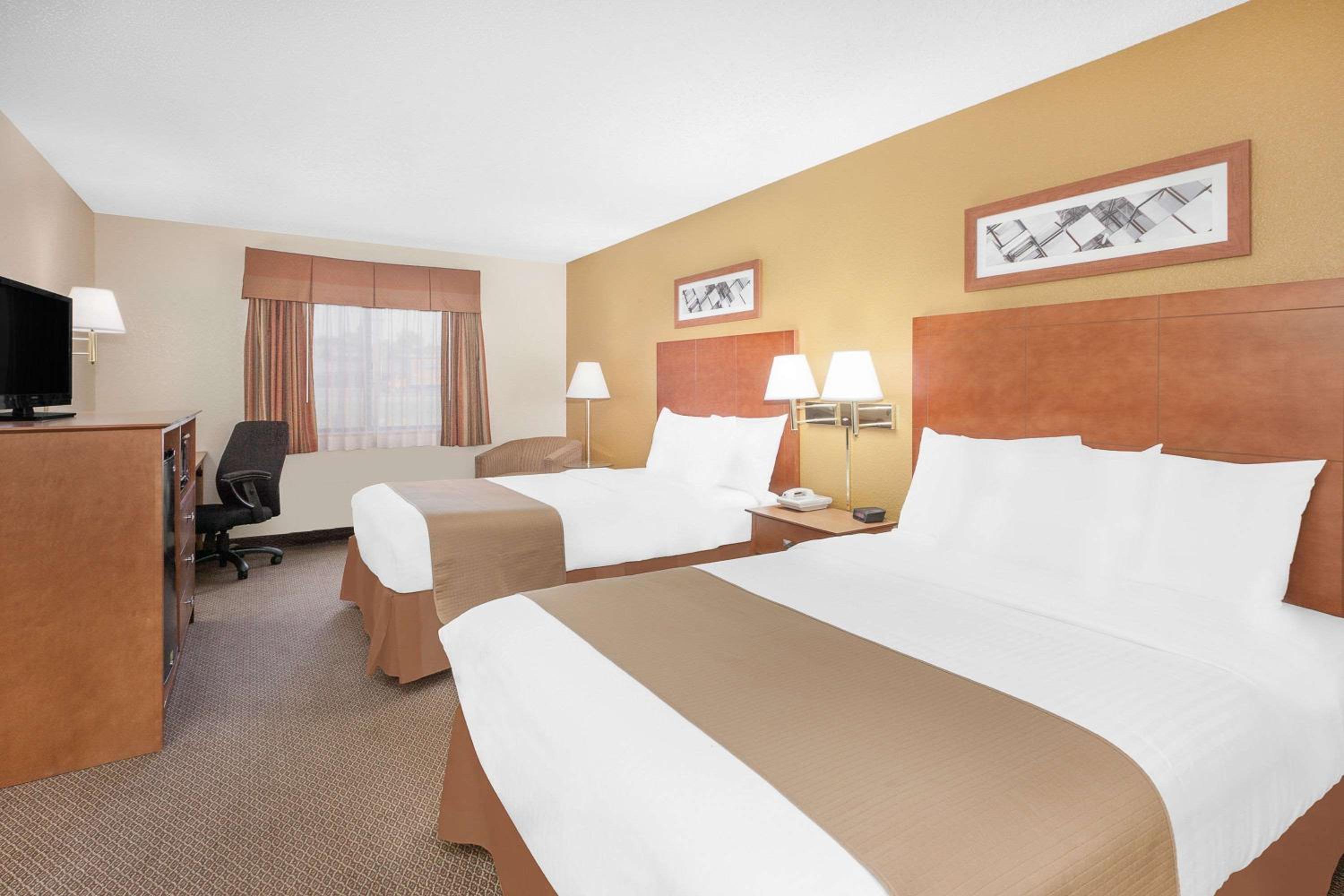 Deluxe Double Room with Two Double Beds - Non-Smoking - Photo 1