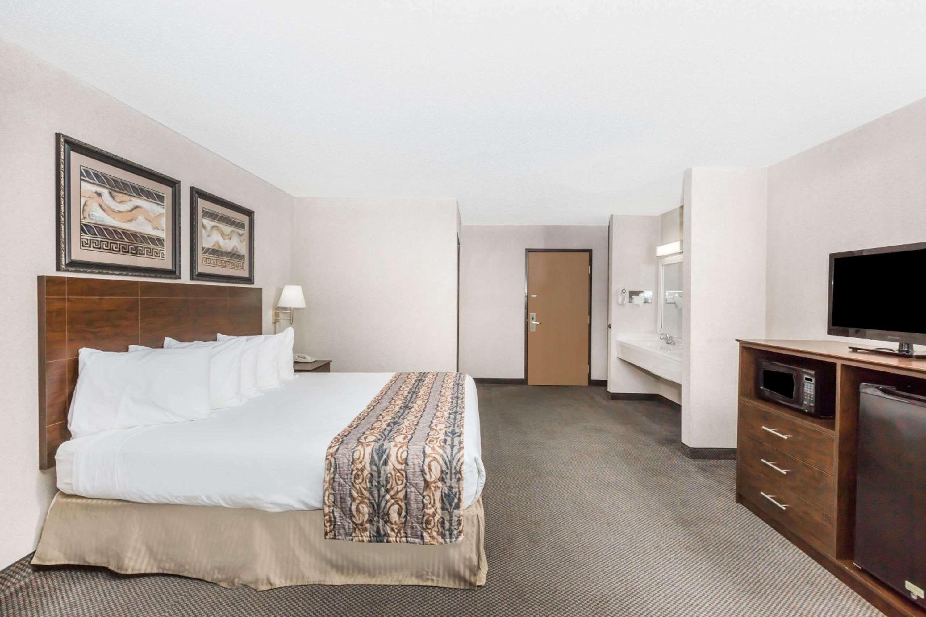 King Studio Suite, Non-Smoking - Photo 5