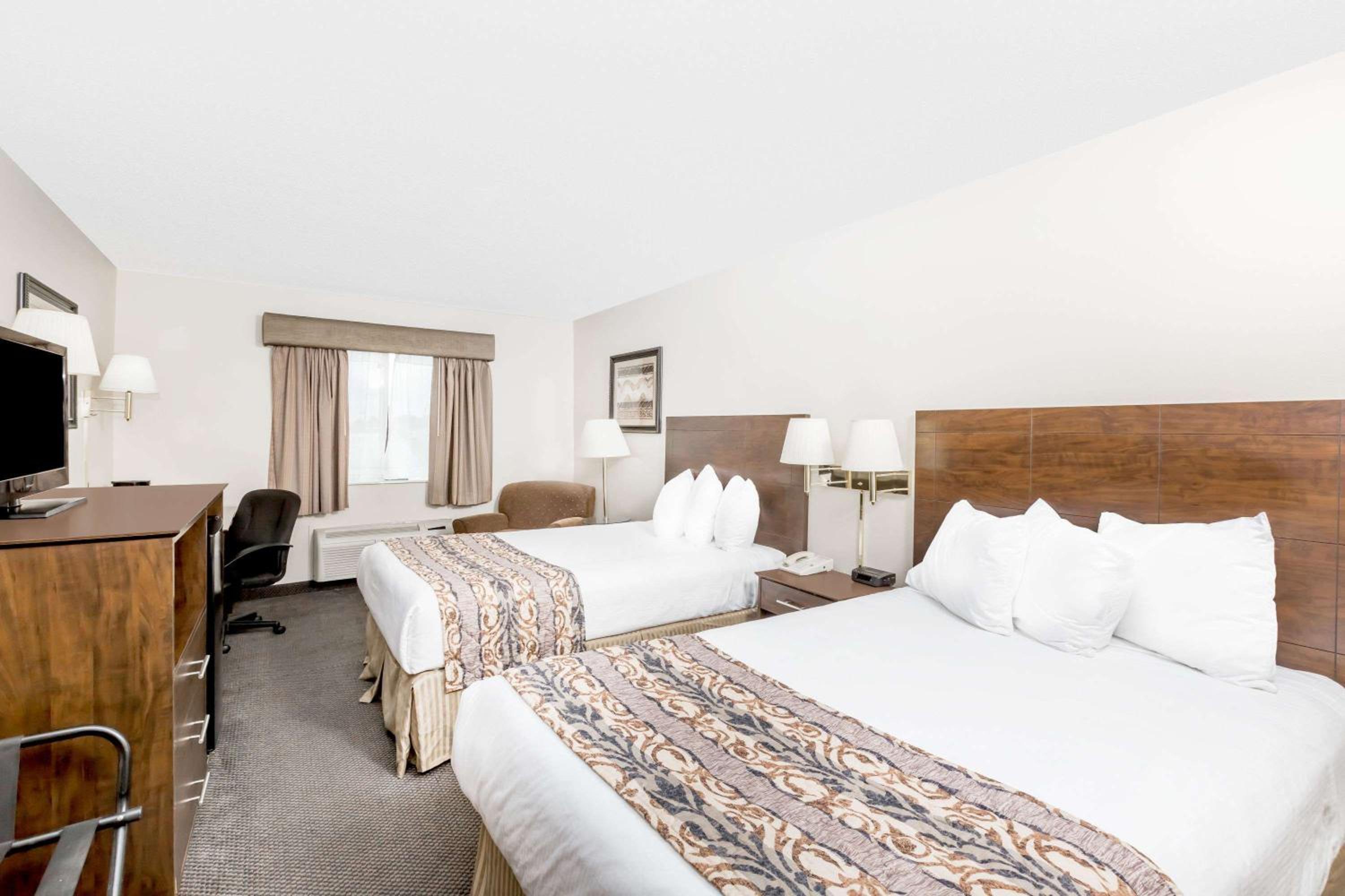 Double Room with Two Double Beds - Non-Smoking - Photo 4