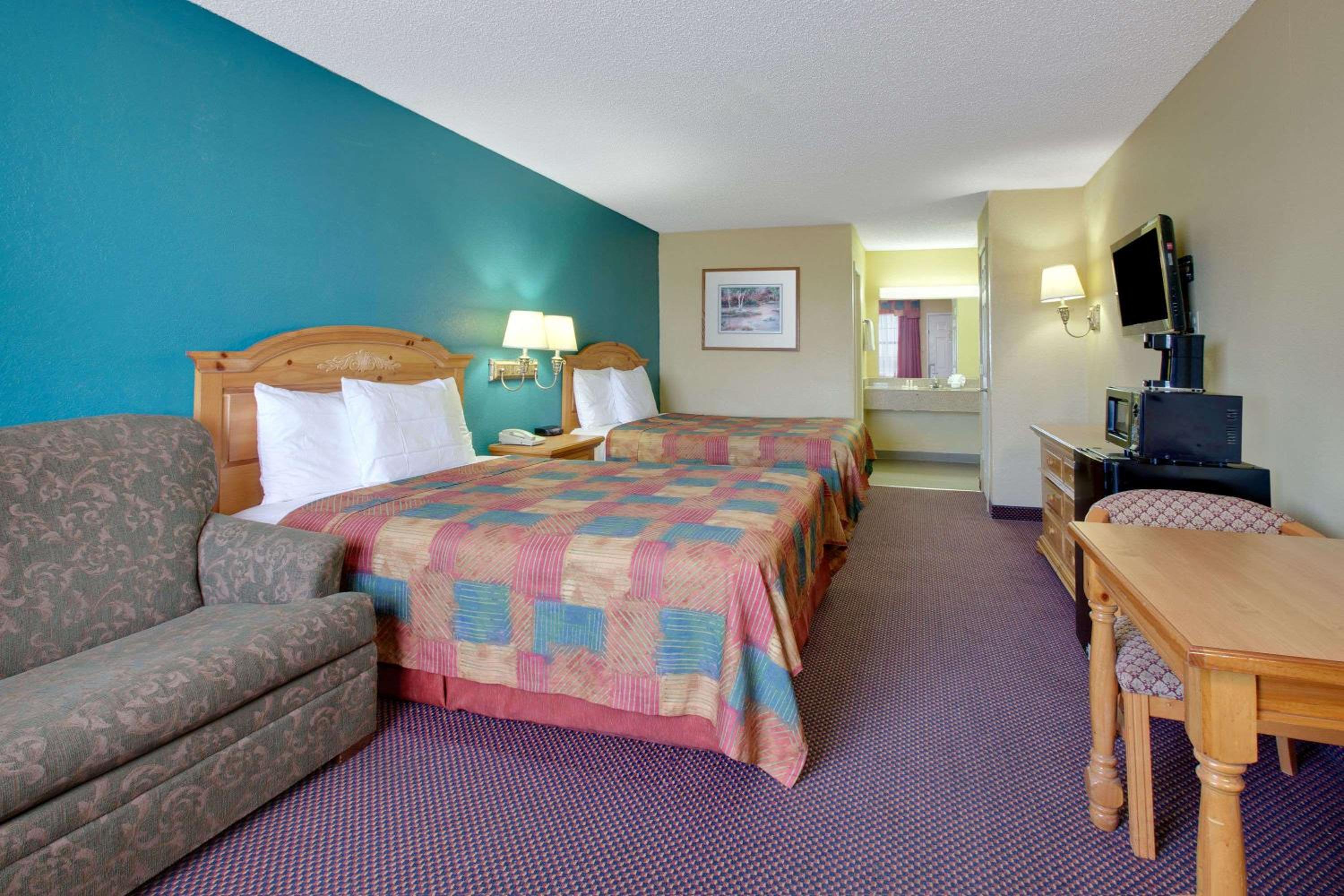 Queen Room with Two Queen Beds - Non-Smoking photo 1