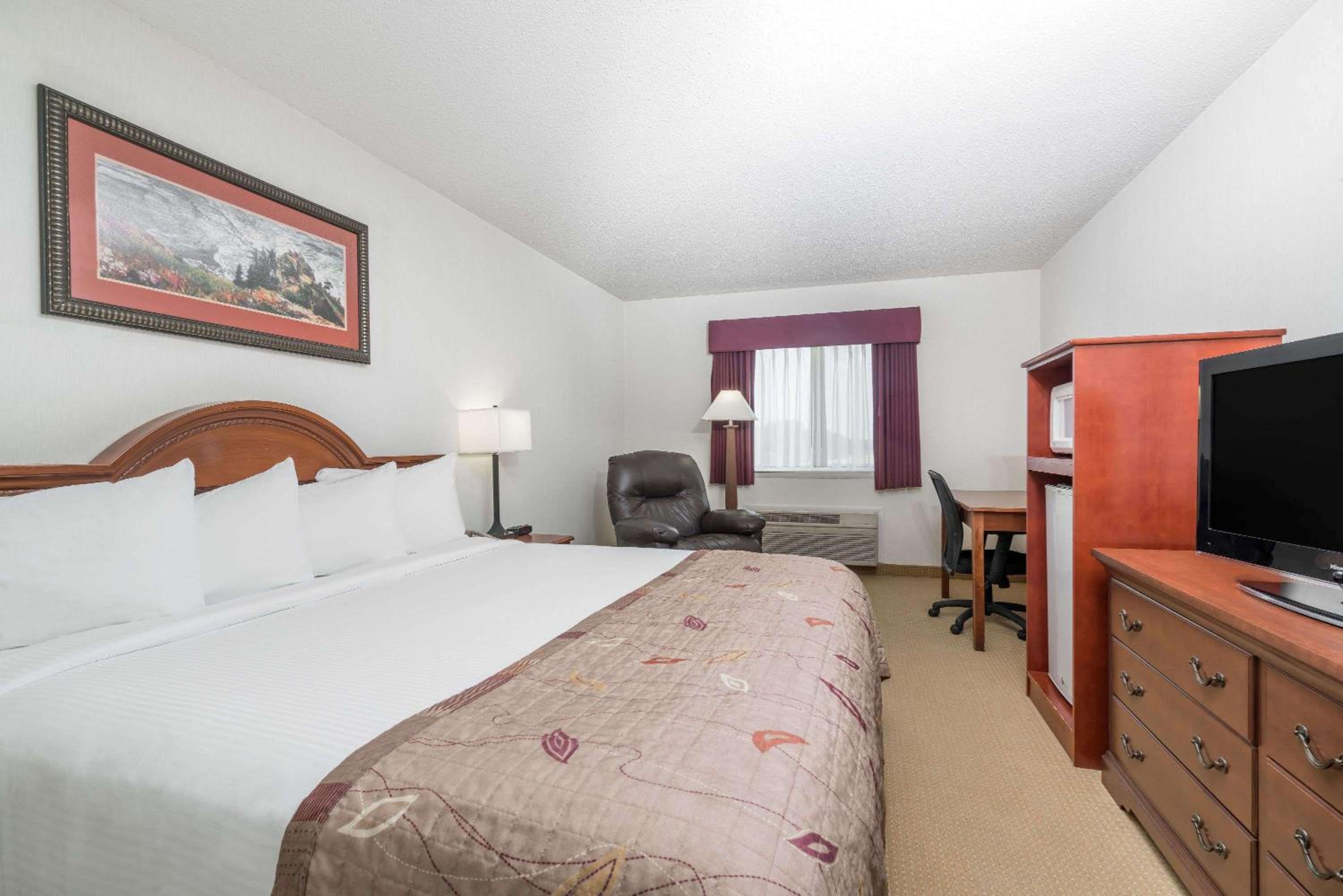 King Studio Suite - Non-Smoking - Photo 1