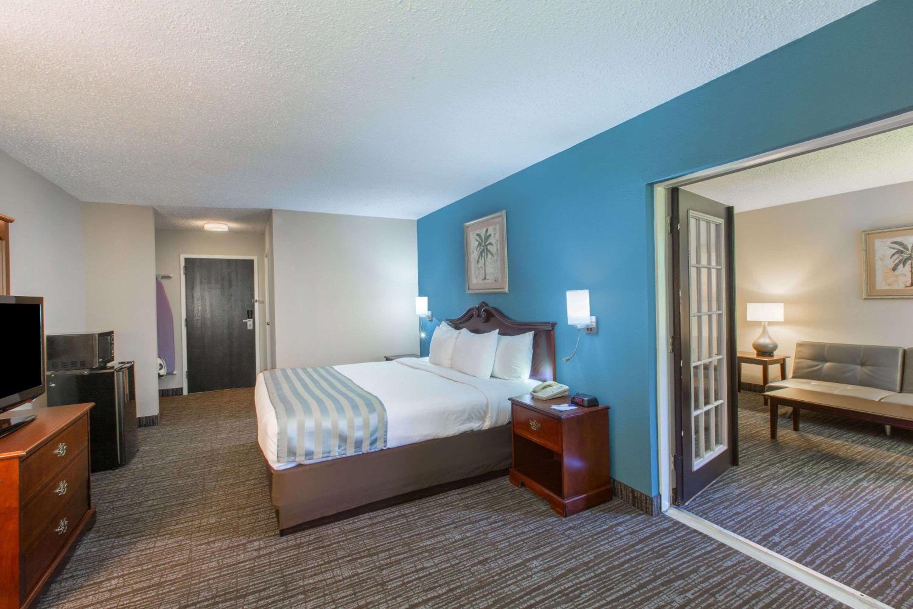 Two-Room King Suite - Non-Smoking - Photo 1