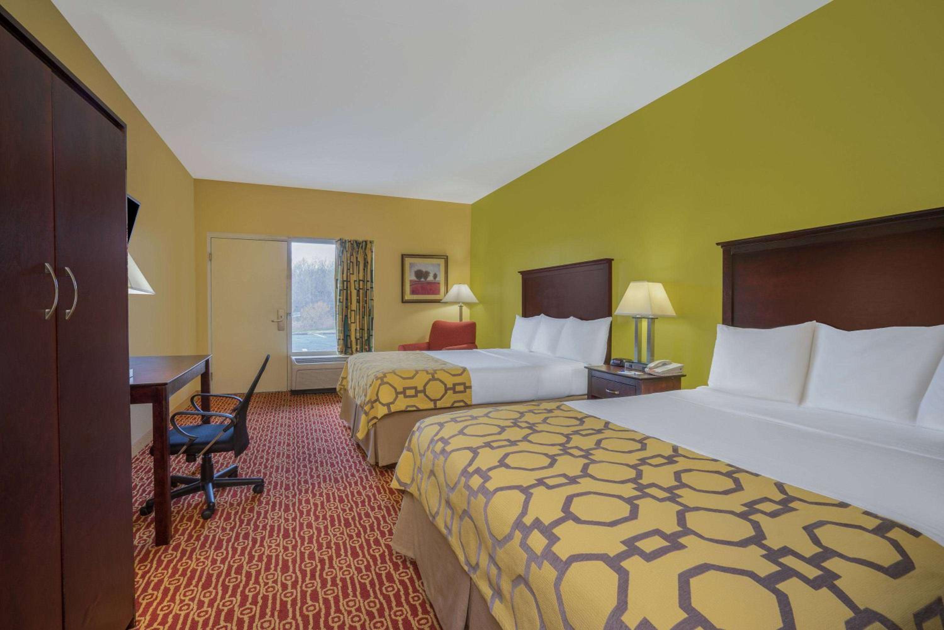 Queen Room with Two Queen Beds - Non-Smoking photo 1